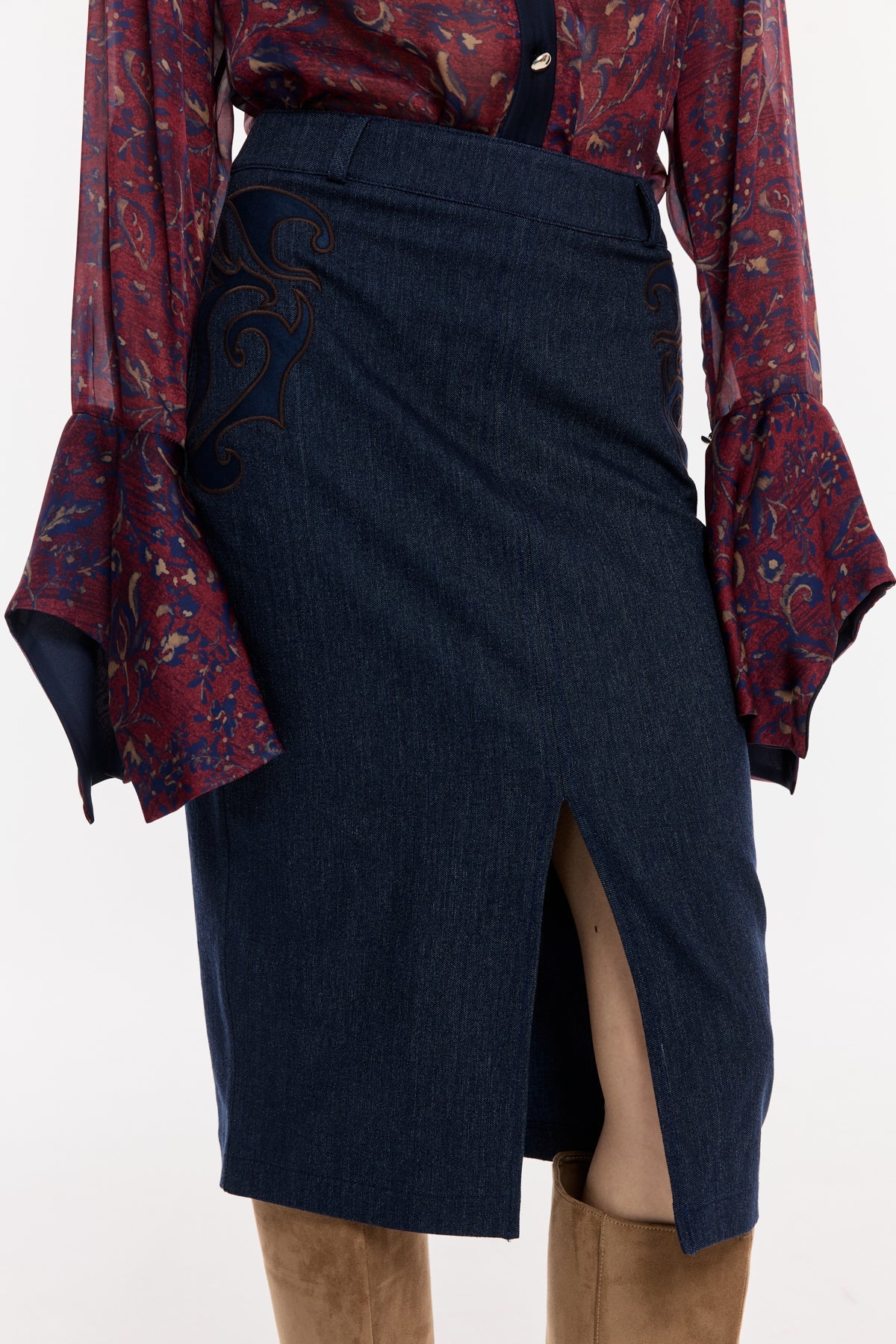 Nakış Detaylı Ön Yırtmaçlı Etek