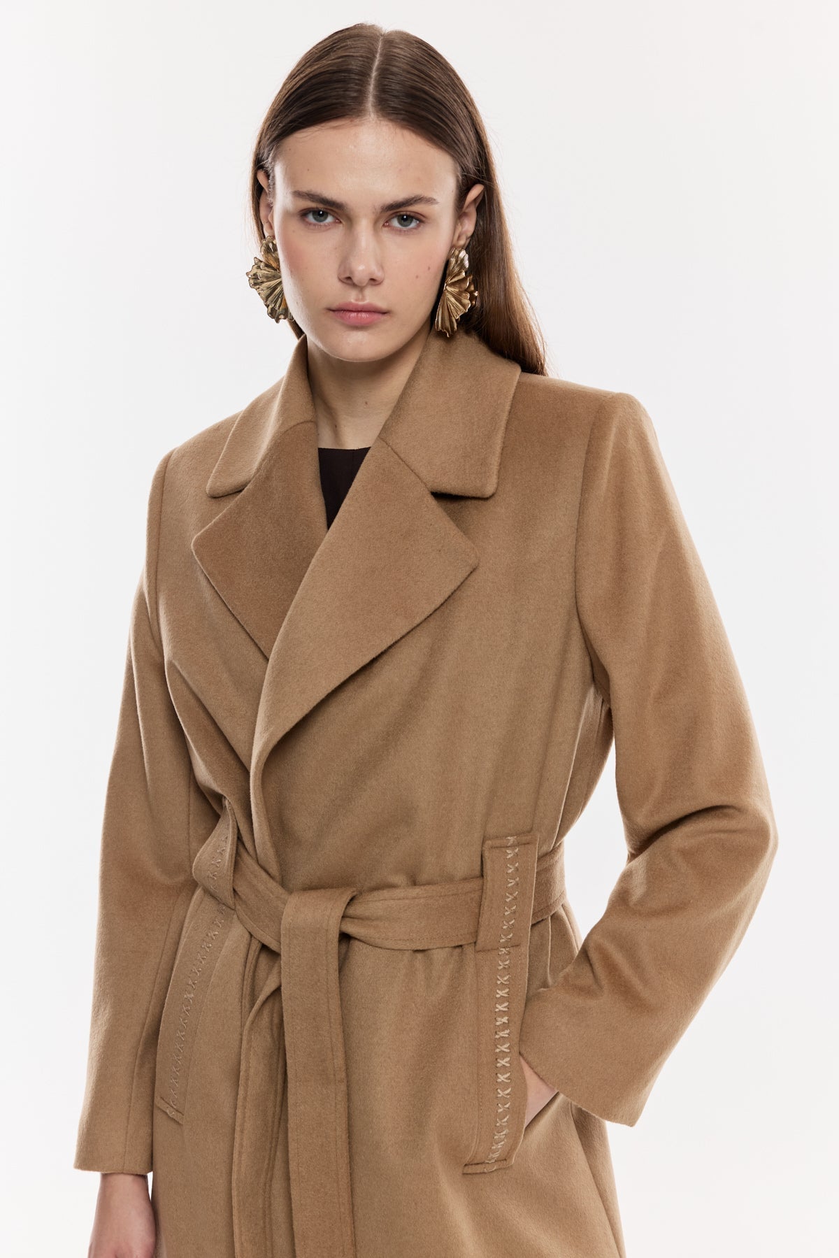 Kuşaklı Klasik Yün Kaban