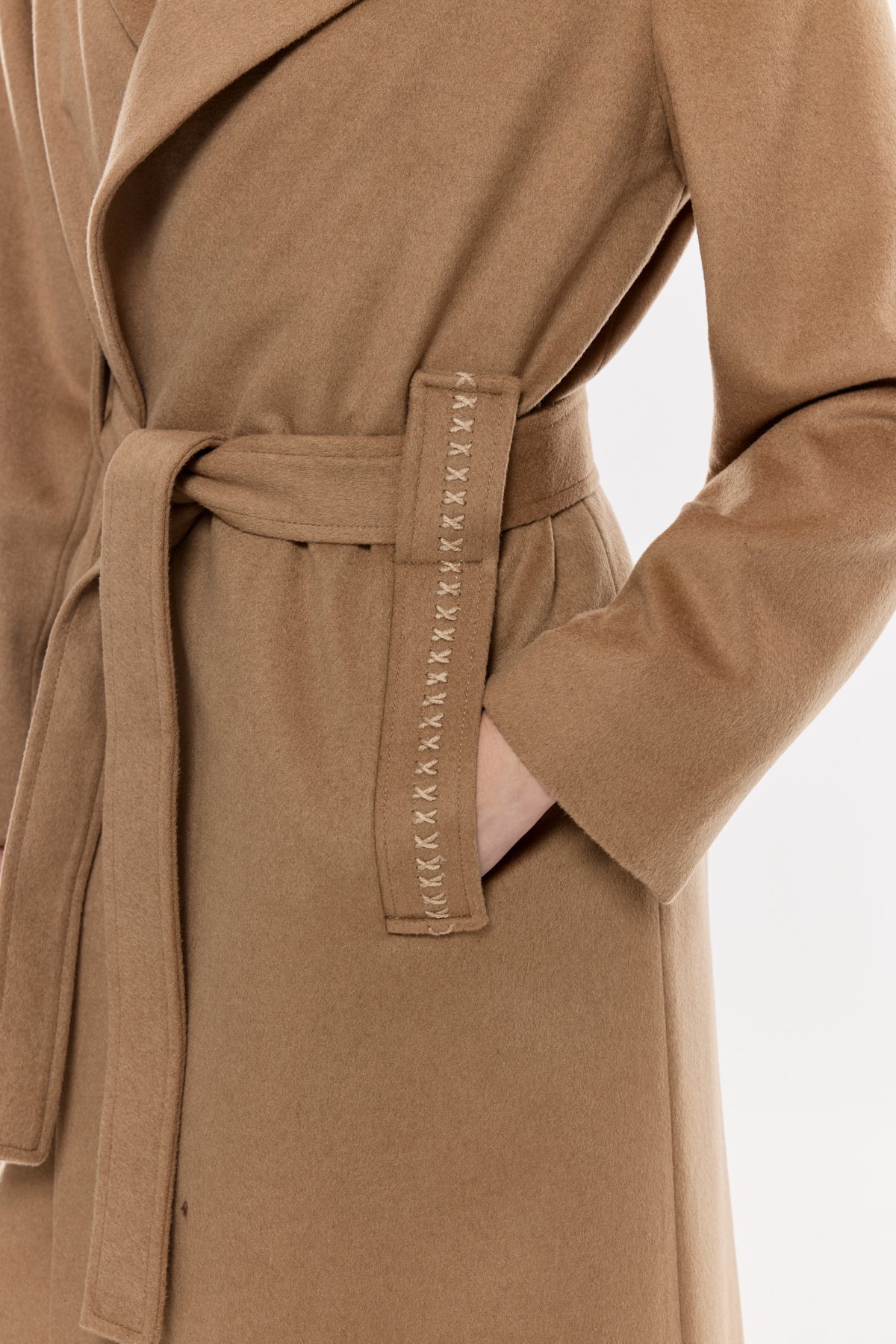 Kuşaklı Klasik Yün Kaban