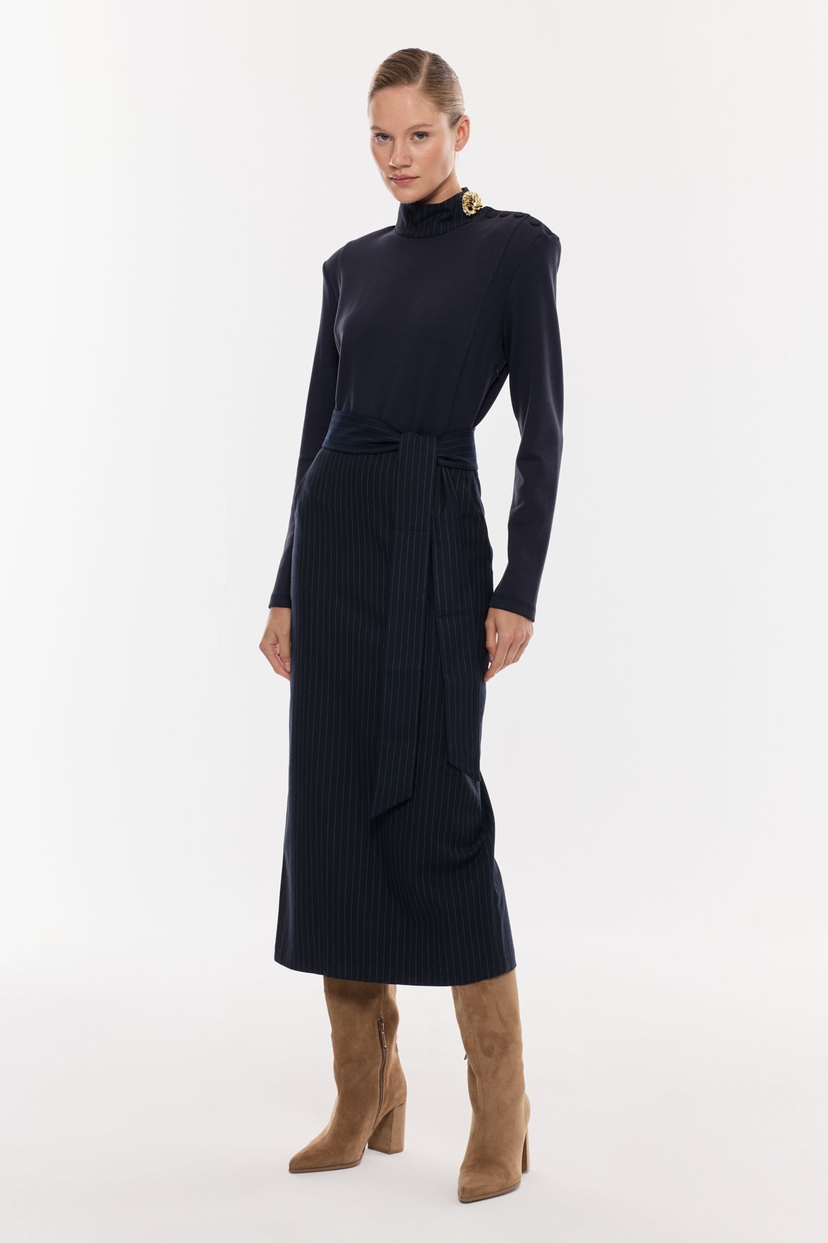 Kuşak Detaylı Çizgili Midi Elbise