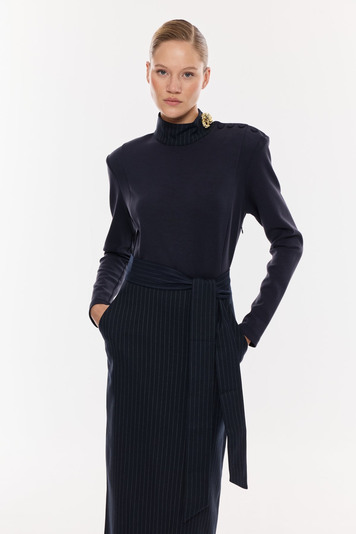 Kuşak Detaylı Çizgili Midi Elbise