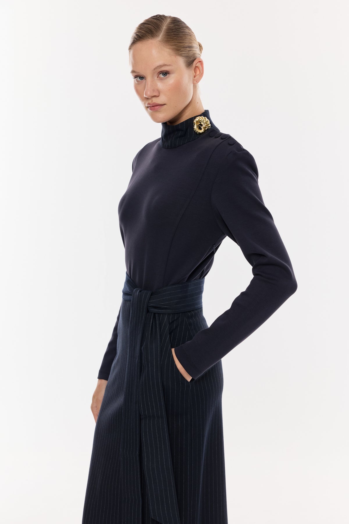 Kuşak Detaylı Çizgili Midi Elbise