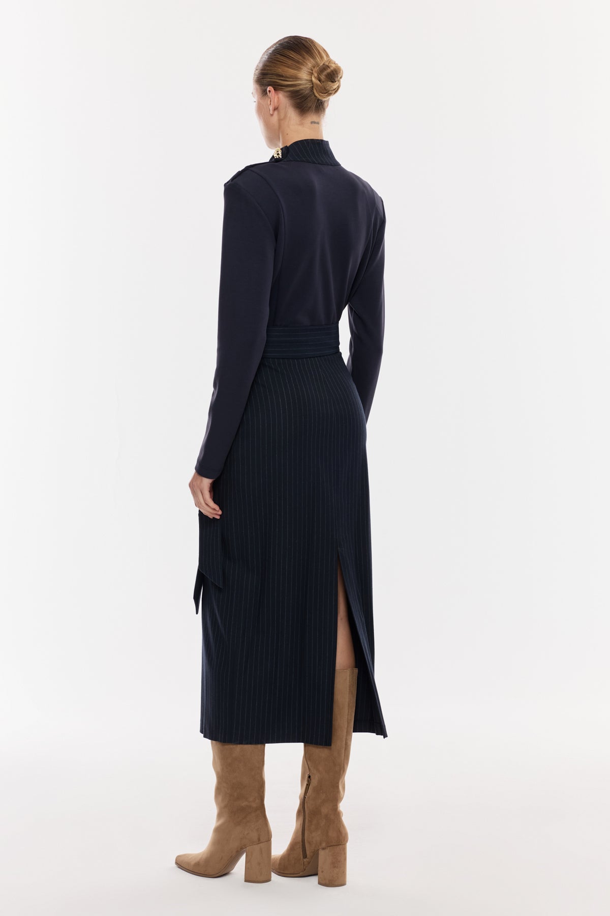 Kuşak Detaylı Çizgili Midi Elbise