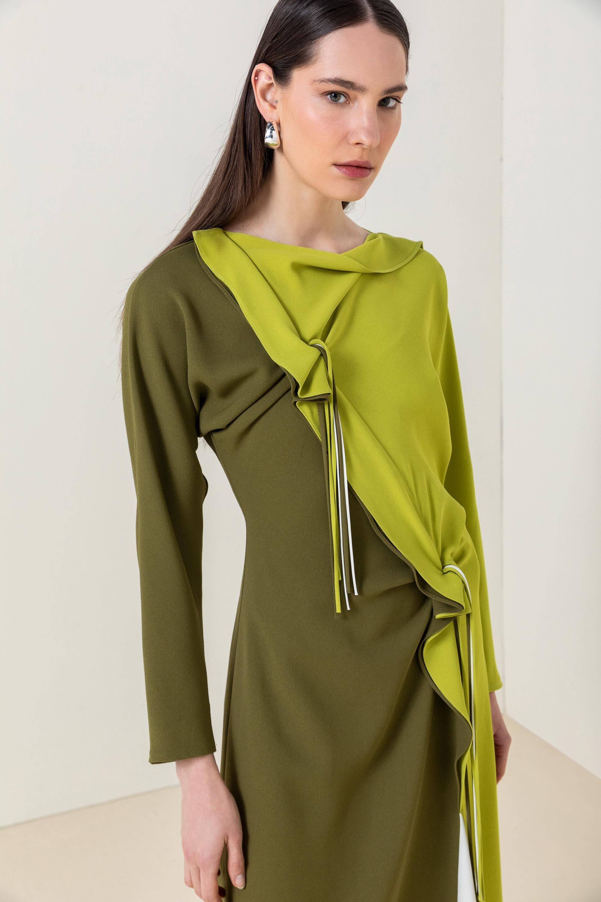 ASİMETRİK BAĞLAMA DETAYLI ELBİSE 26W40878