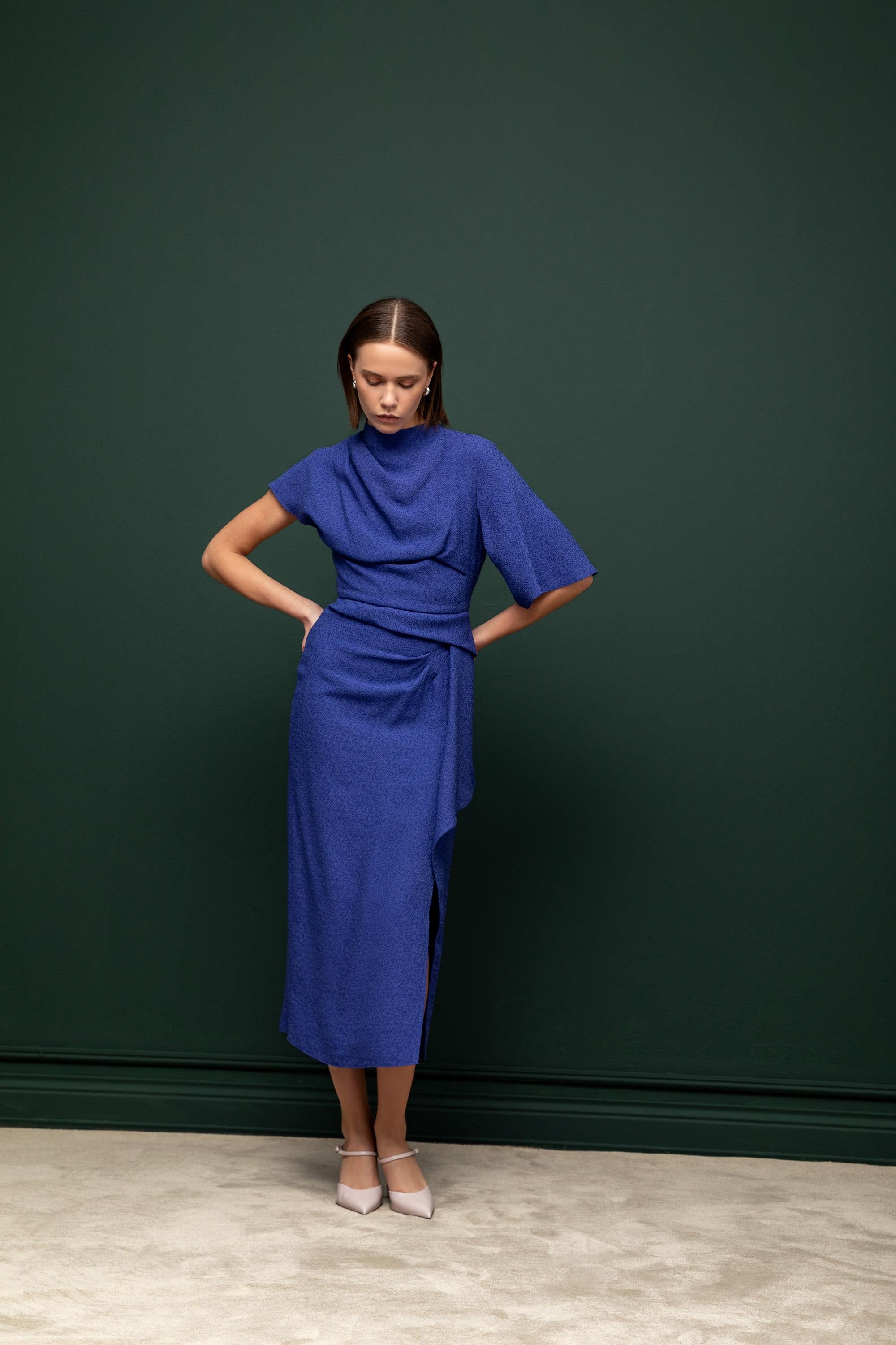 ASİMETRİK DRAPELİ ELBİSE 26W40826