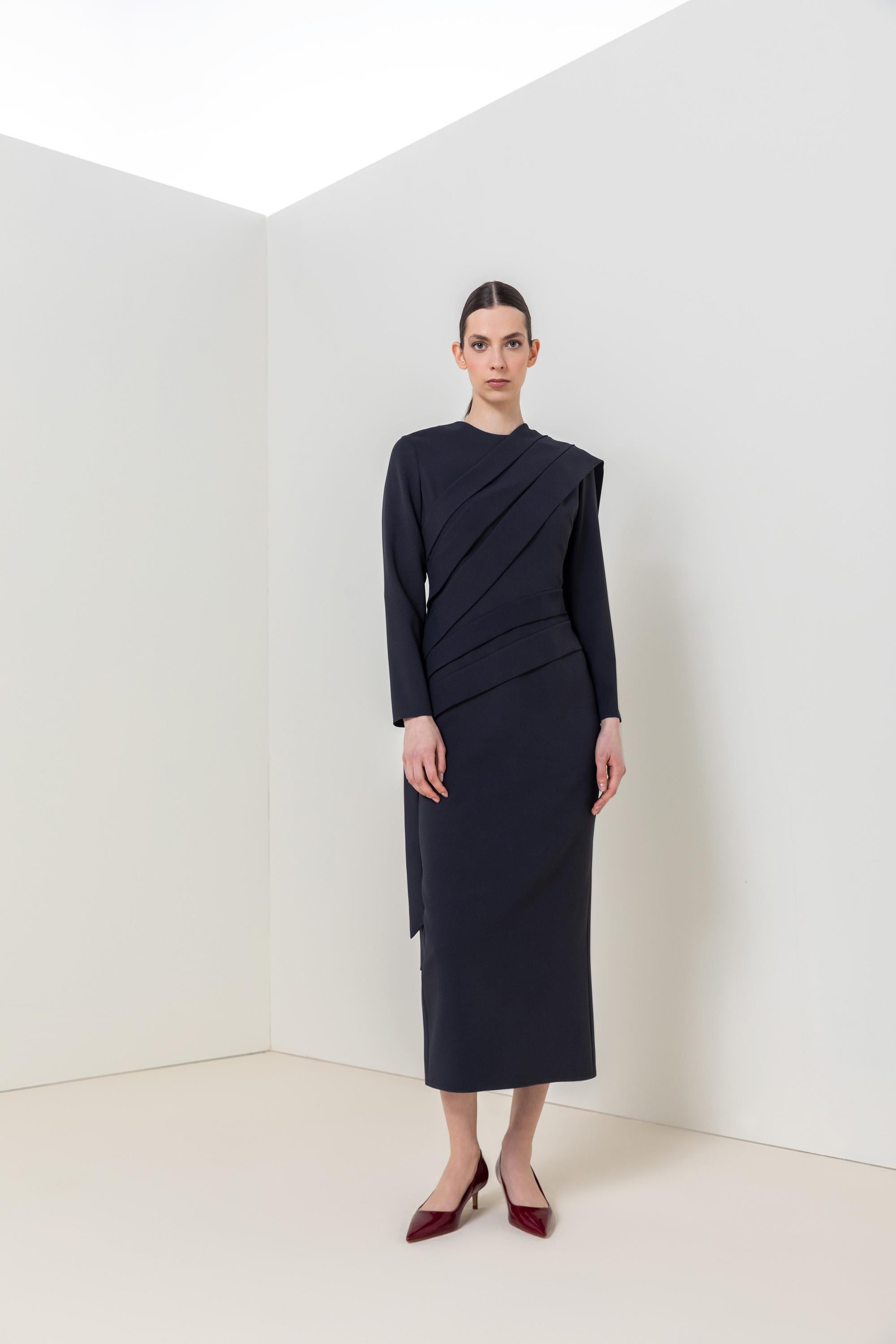 ASİMETRİK DRAPELİ MİDİ ELBİSE 26W40857