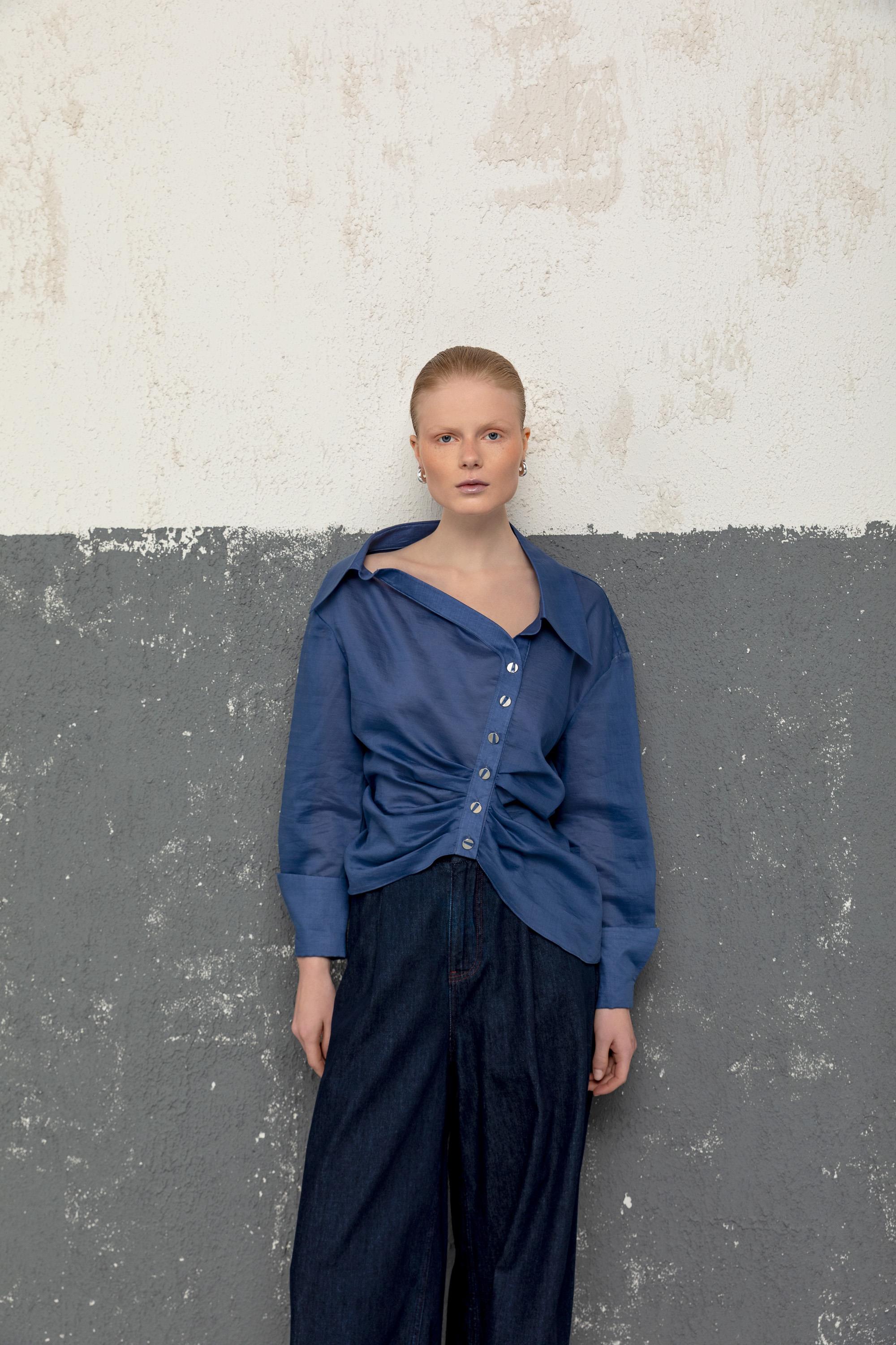 ASİMETRİK DÜĞMELİ BLUZ 26W10818