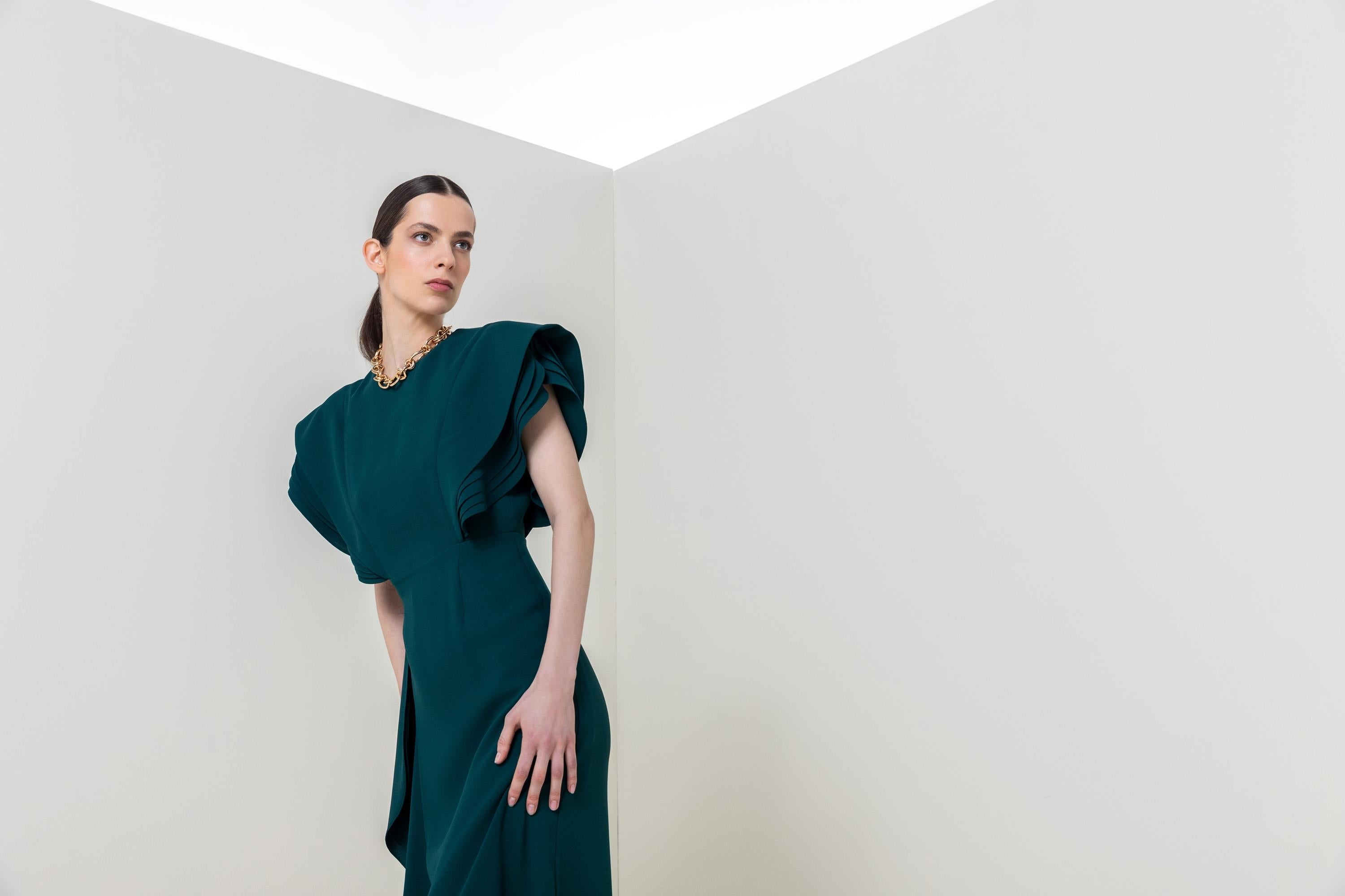 ASİMETRİK VOLANLI UZUN ELBİSE 26W40879