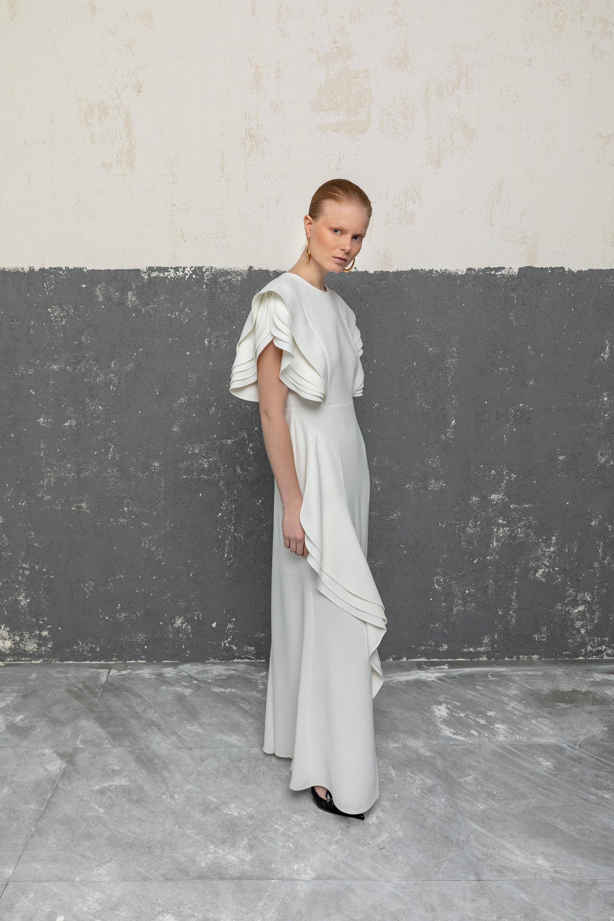 ASİMETRİK VOLANLI UZUN ELBİSE 26W40879