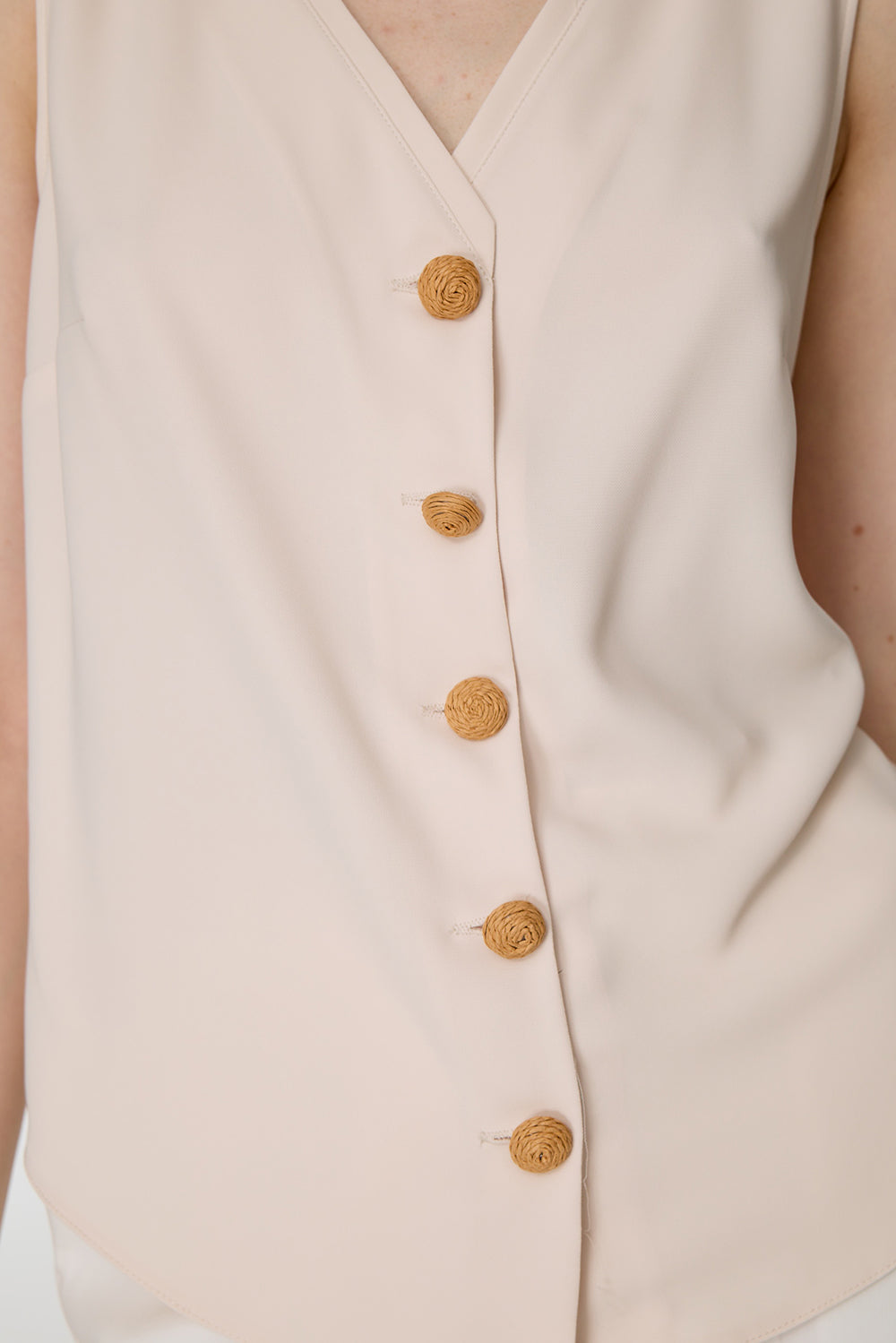 Düğme Detaylı Kolsuz Bluz Krem