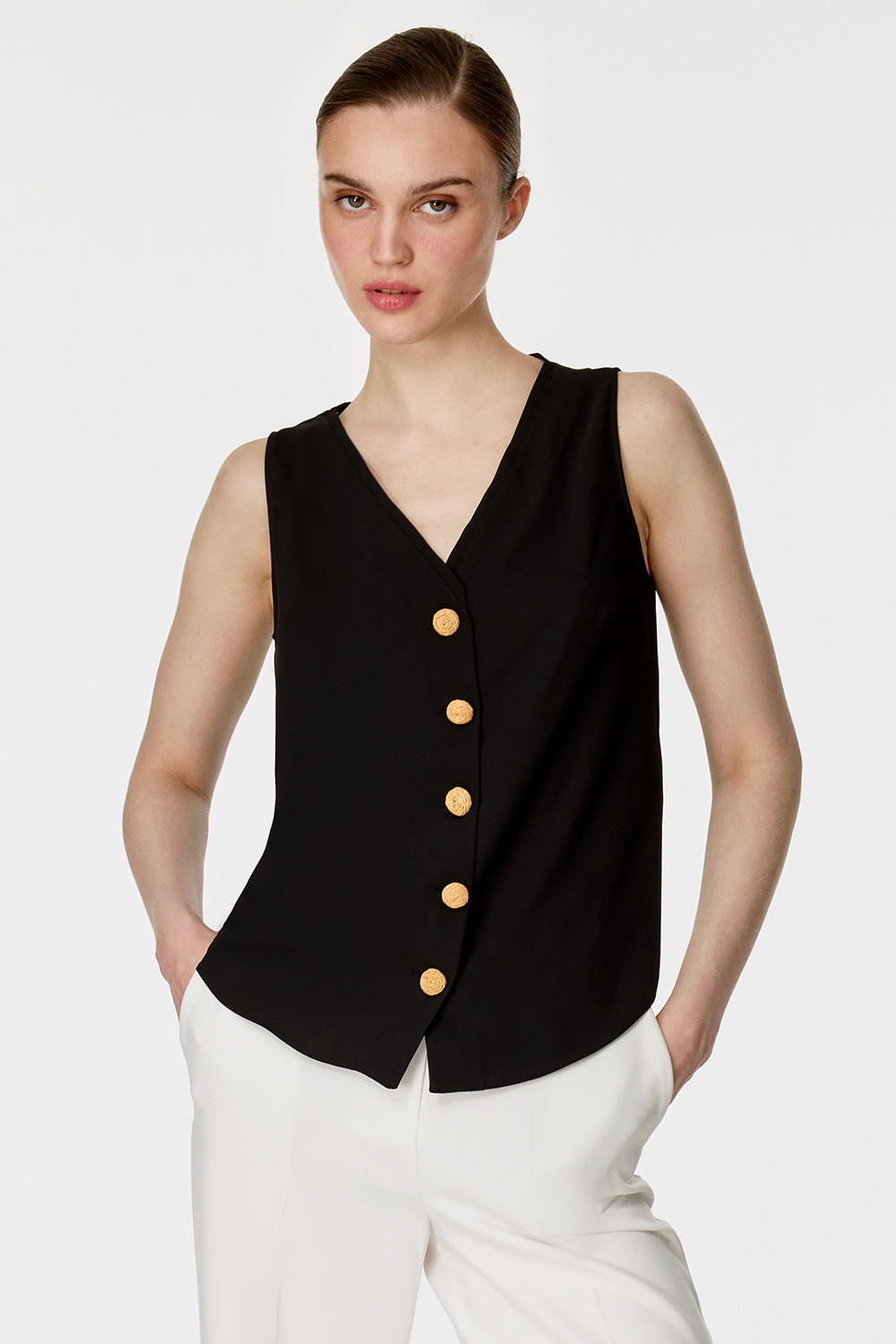 Düğme Detaylı Kolsuz Bluz SİYAH