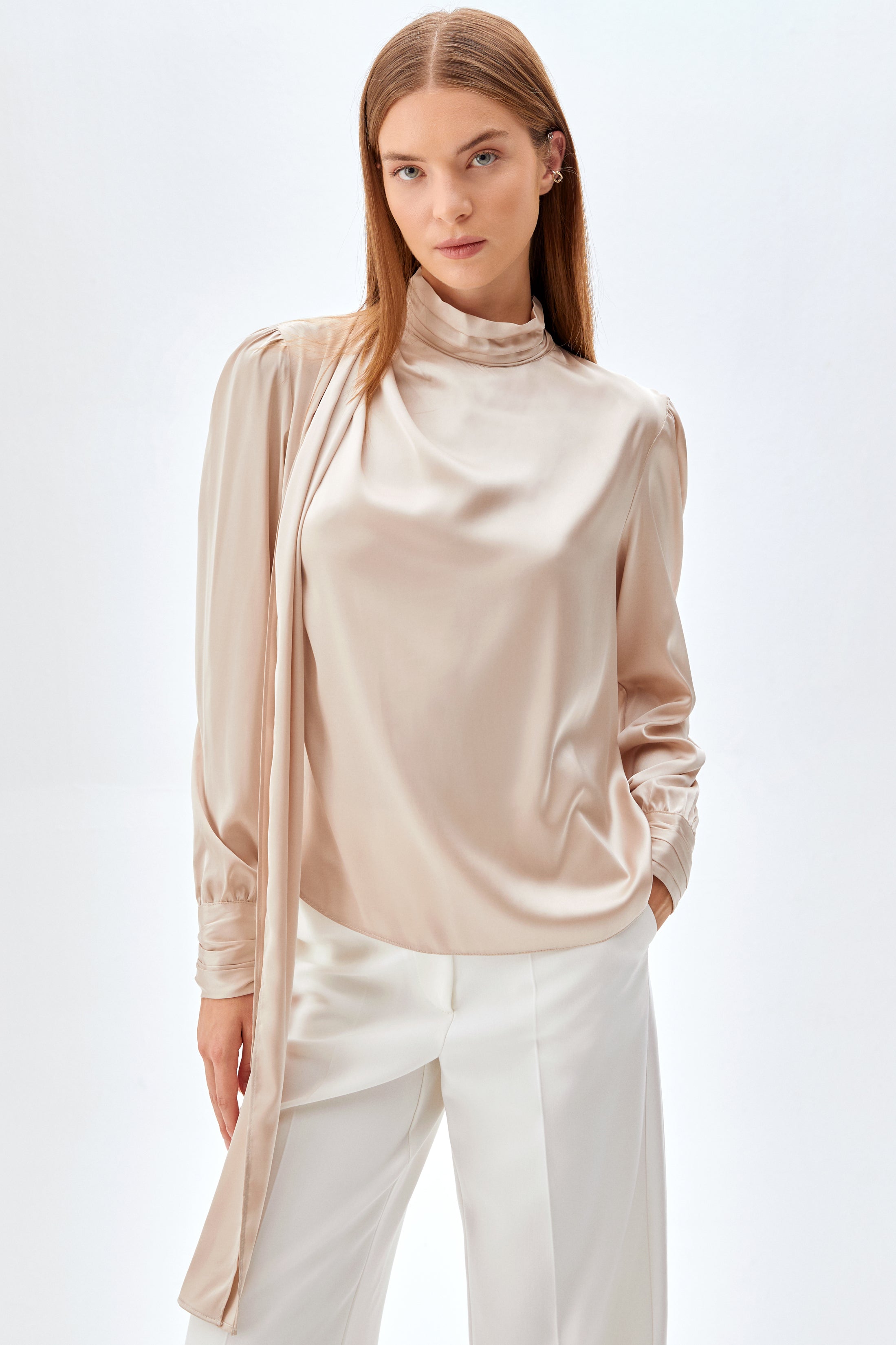 Dik Yaka uzun Kol Saten Bluz