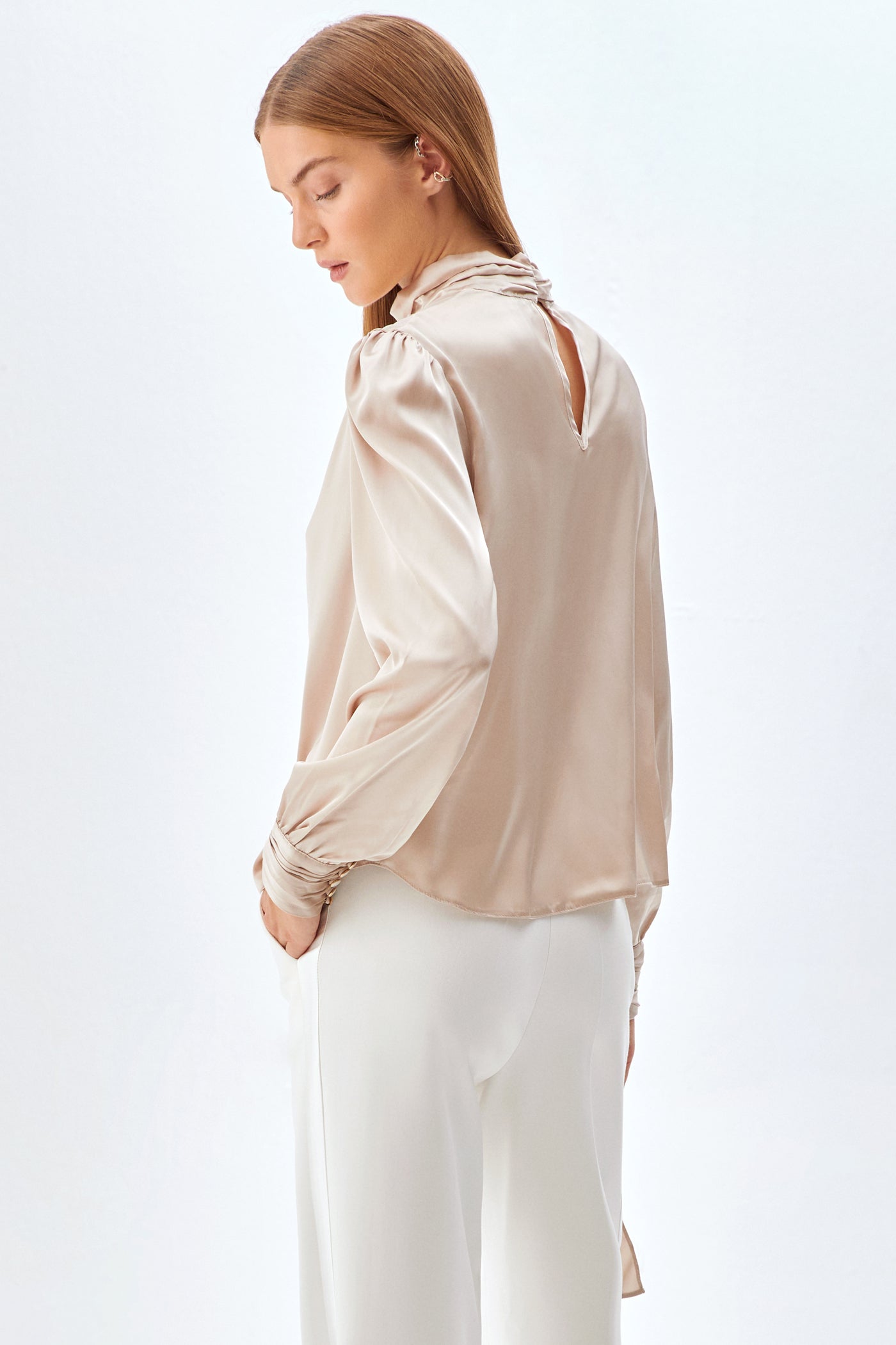 Dik Yaka uzun Kol Saten Bluz