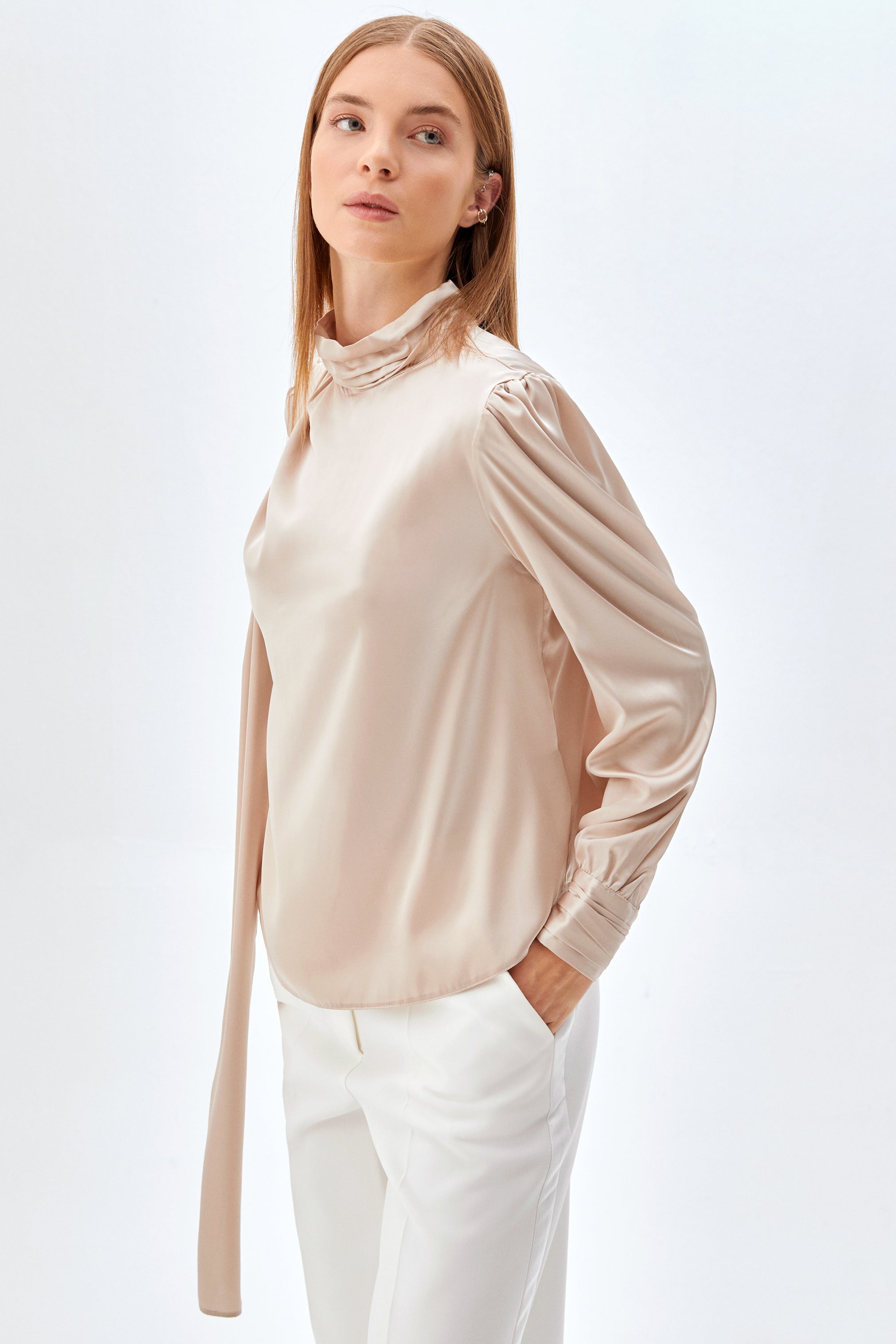 Dik Yaka uzun Kol Saten Bluz