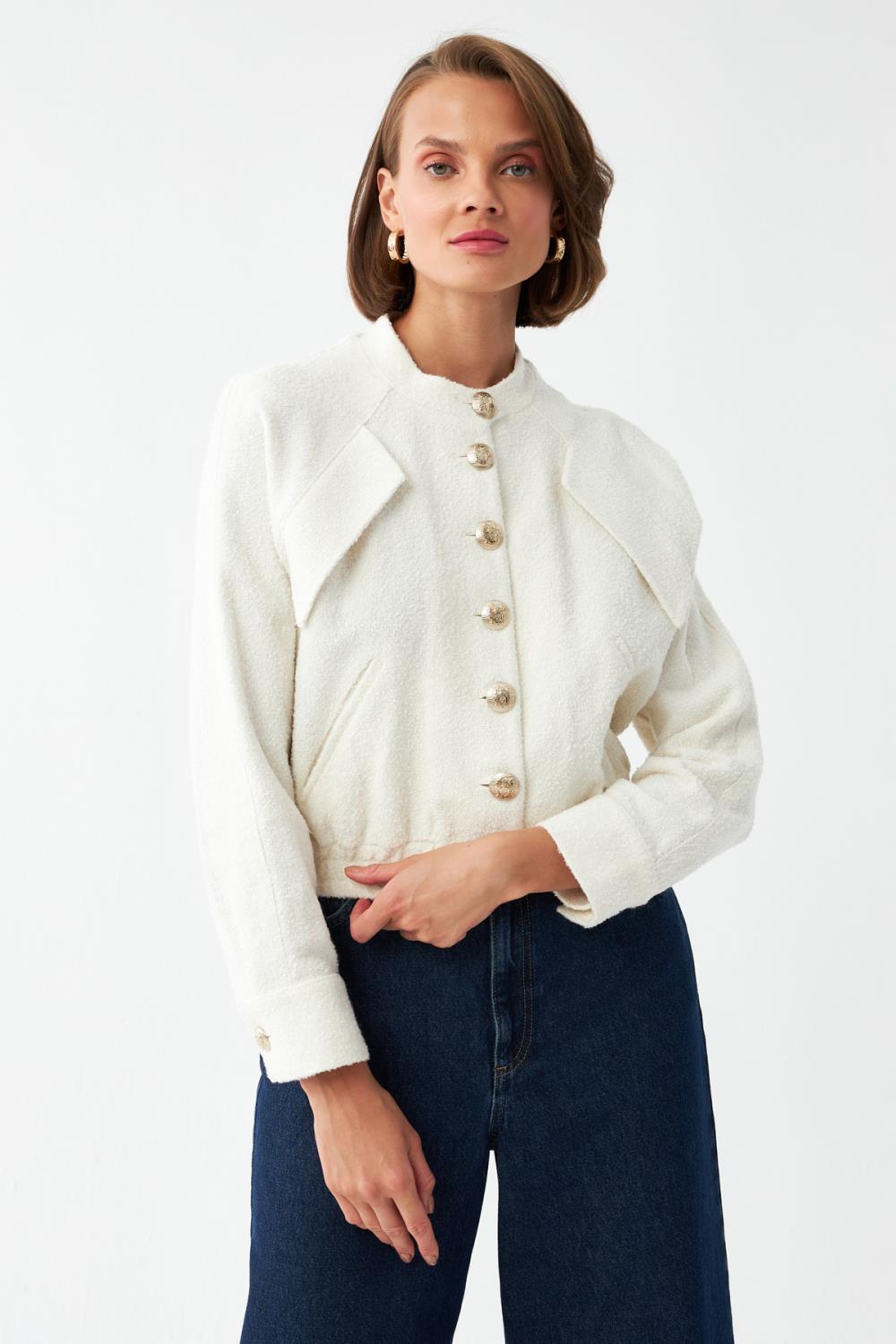 Kadın Ekru Altın Düğmeli Kısa Ceket