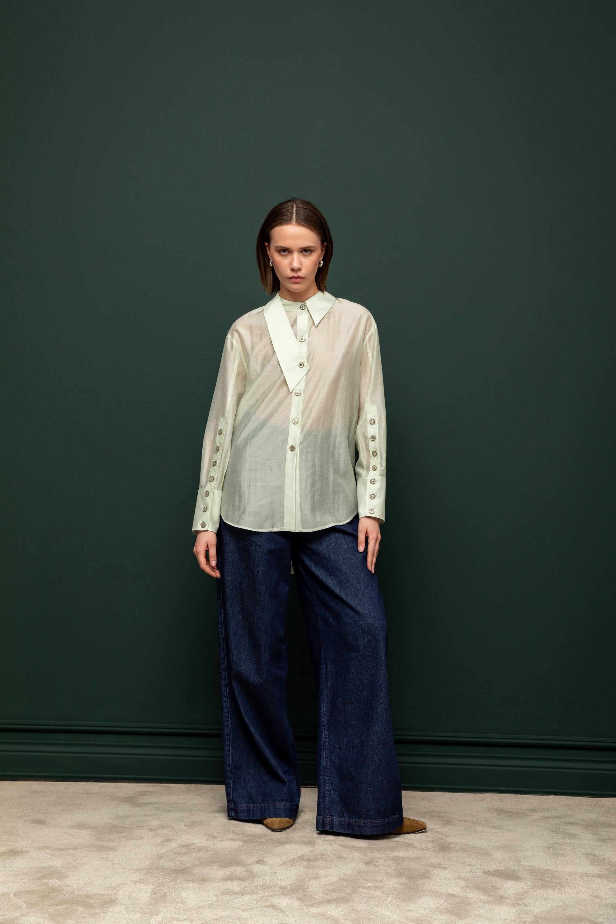 DÜĞMELİ YAKA DETAYLI BLUZ 26W10808