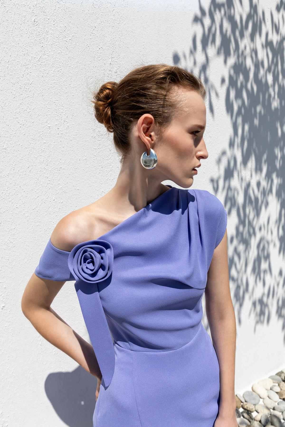 GÜL DESENLİ TEK OMUZ ELBİSE 26W40807