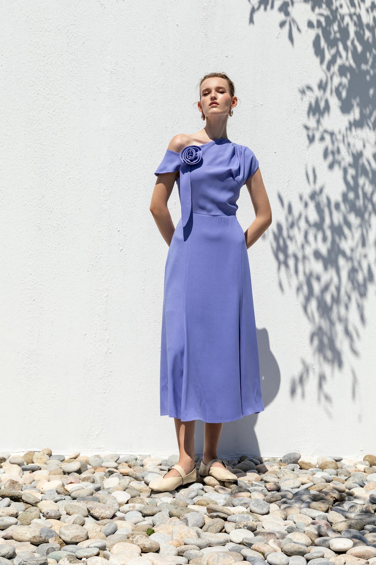 GÜL DESENLİ TEK OMUZ ELBİSE 26W40807