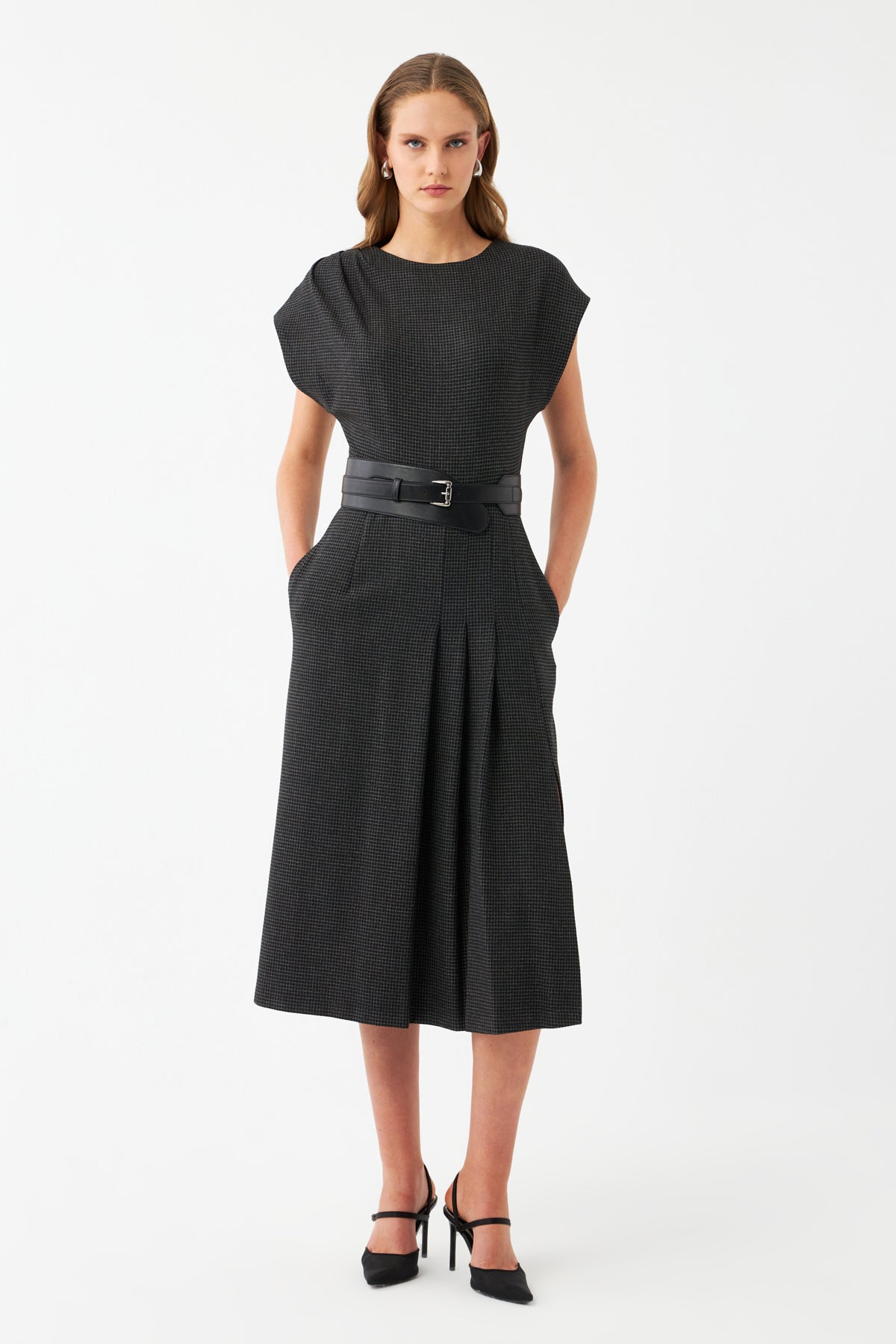 Kemerli Pileli Midi Elbise