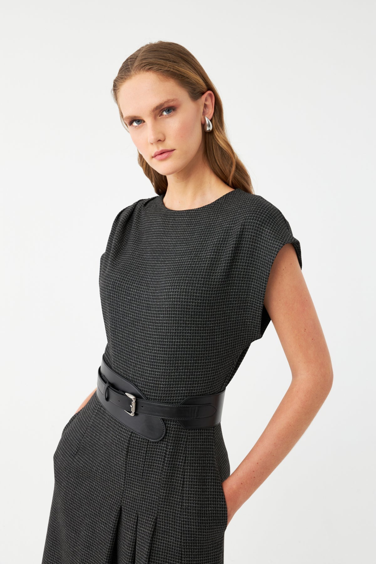 Kemerli Pileli Midi Elbise