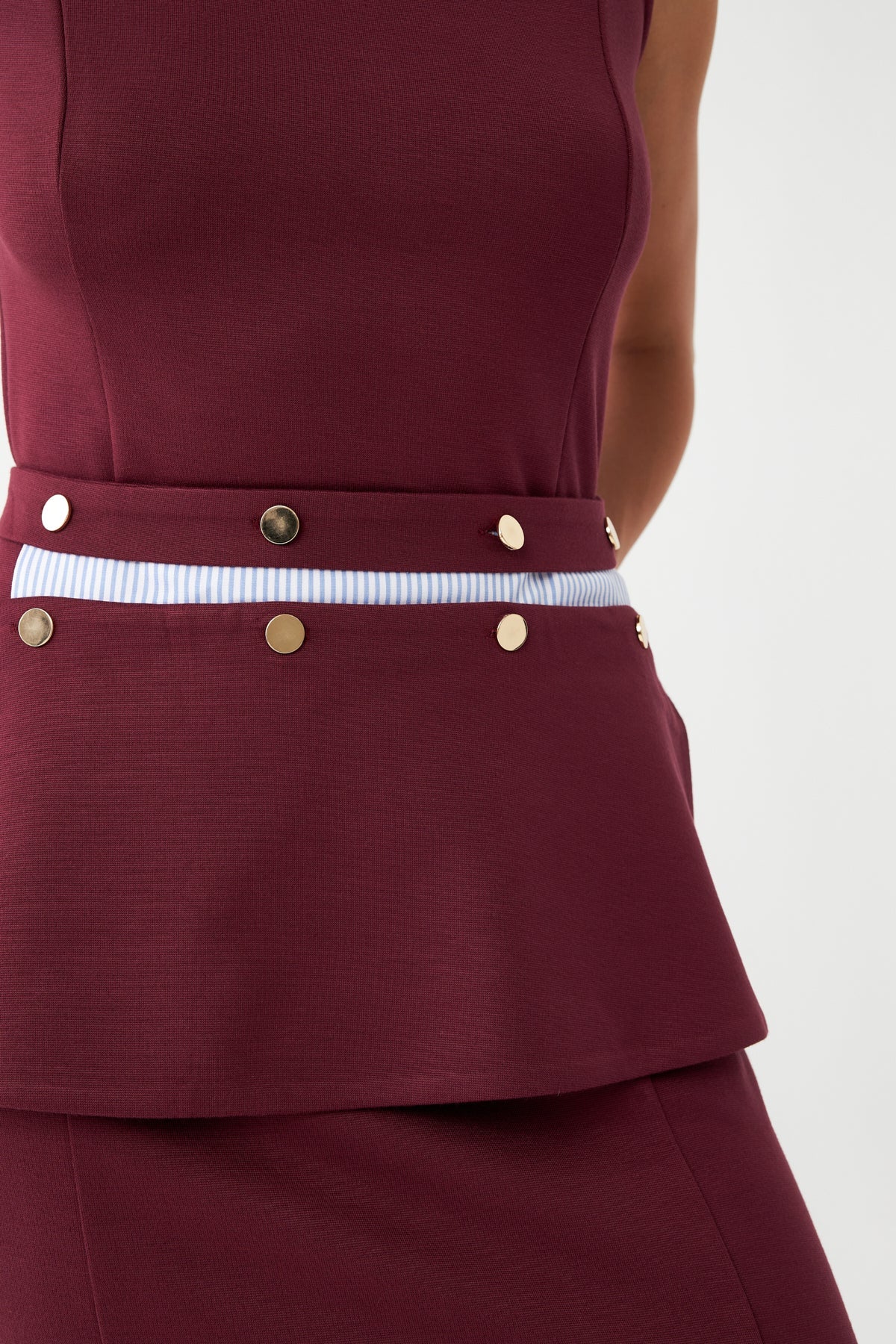 Yırtmaçlı Şık Midi Elbise