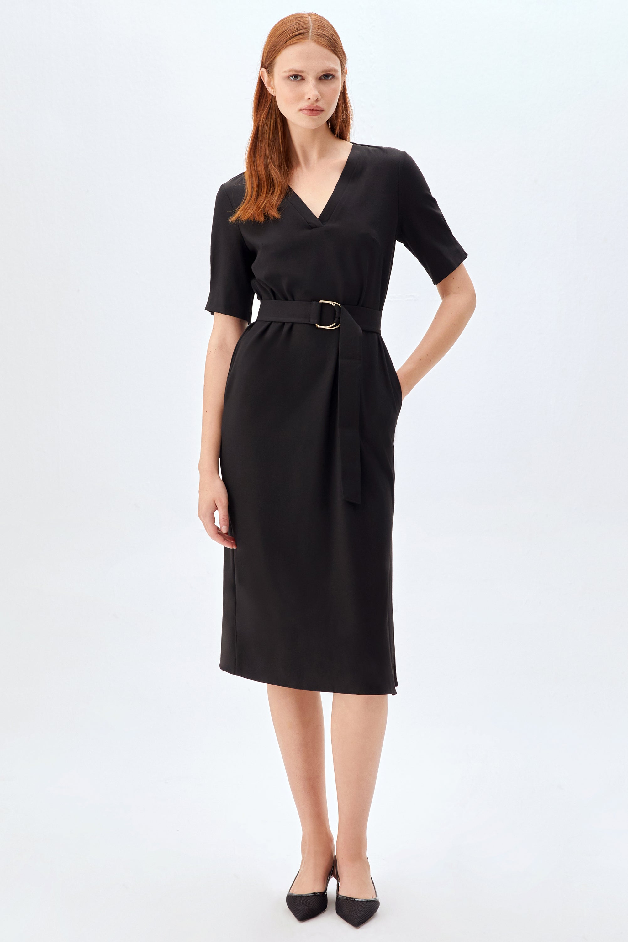 Kısa Kol, Kemerli Yırtmaçlı Elbise