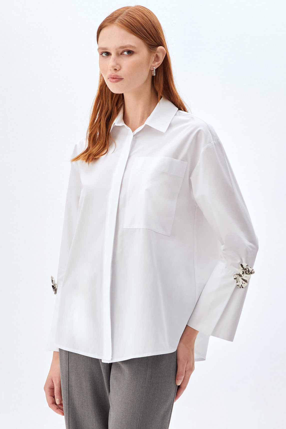 Manşet Broş Detaylı Poplin Kadın Gömlek
