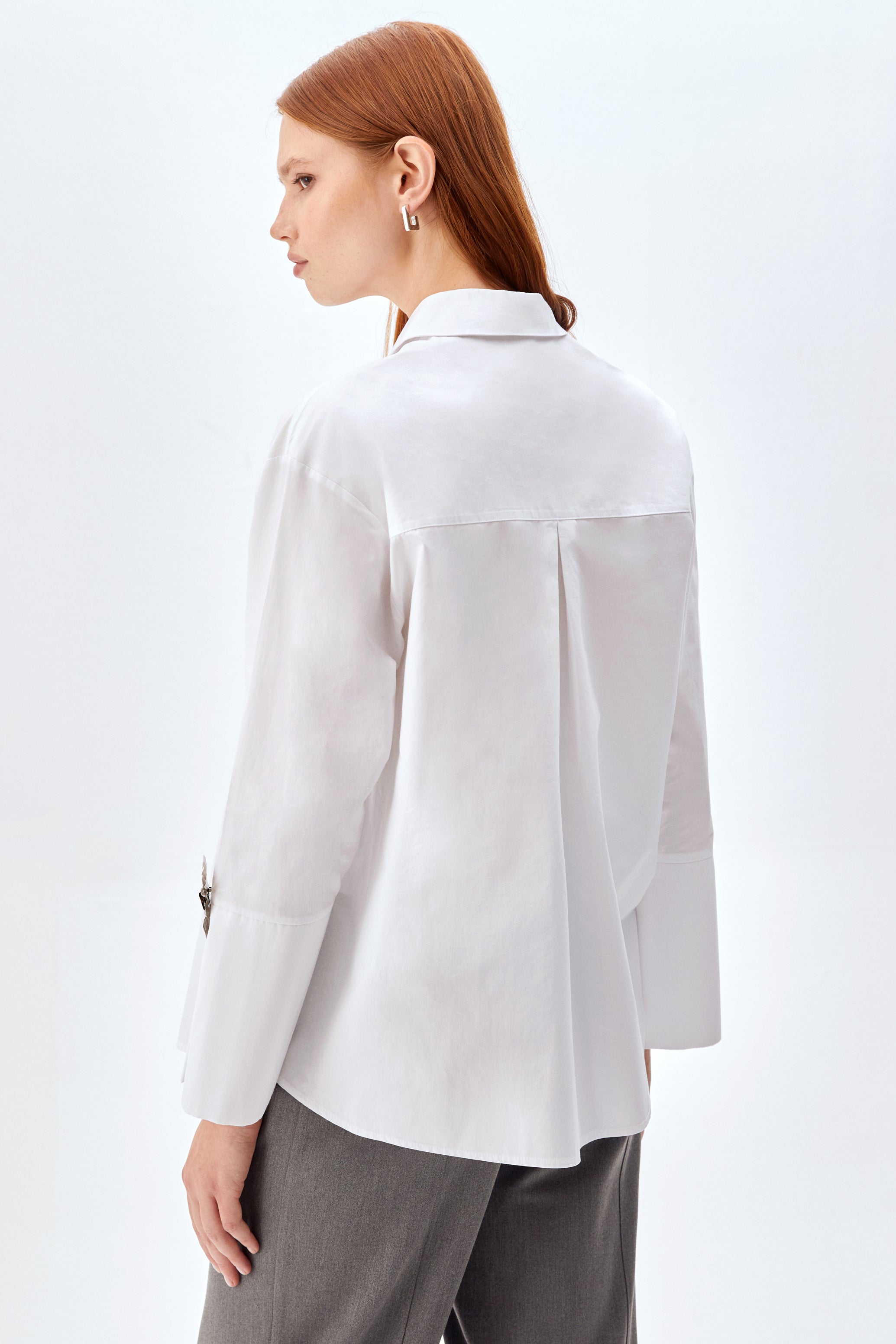 Manşet Broş Detaylı Poplin Kadın Gömlek
