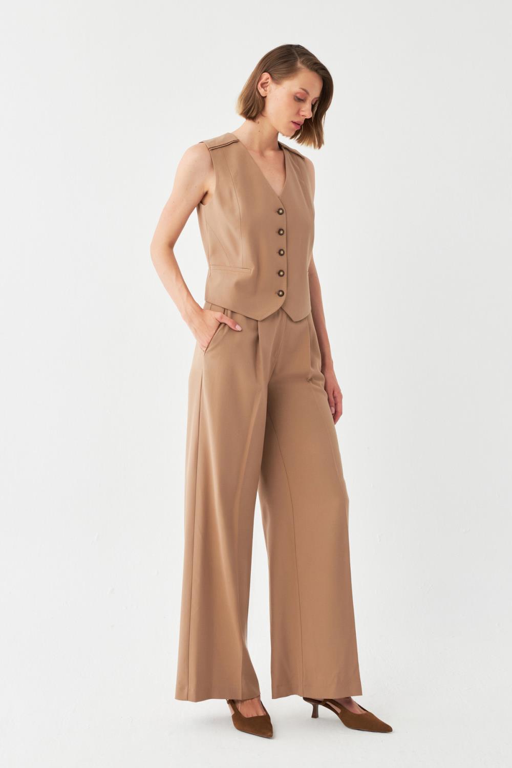 Nakış Detaylı Yelekli Takım