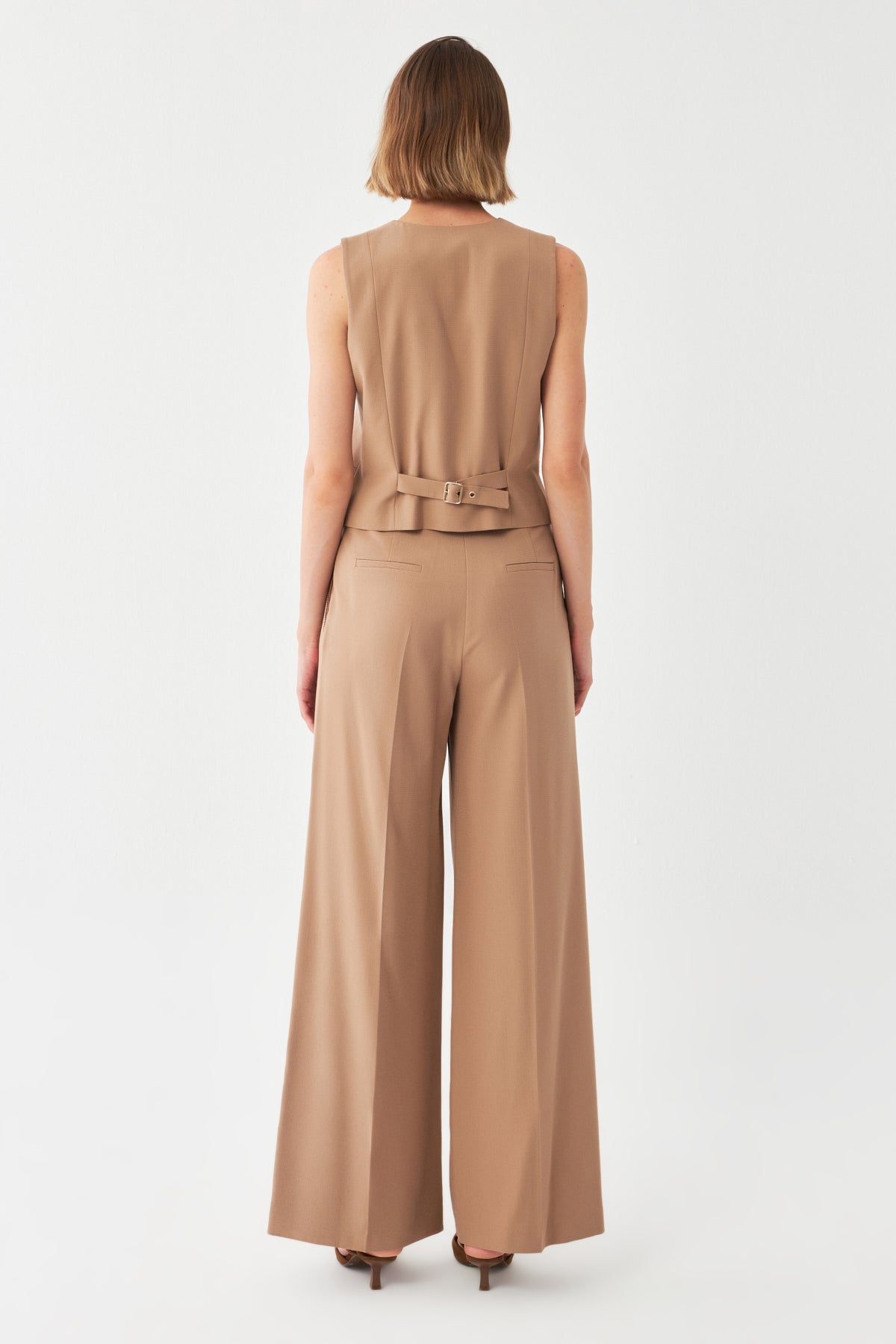 Nakış Detaylı Yelekli Takım