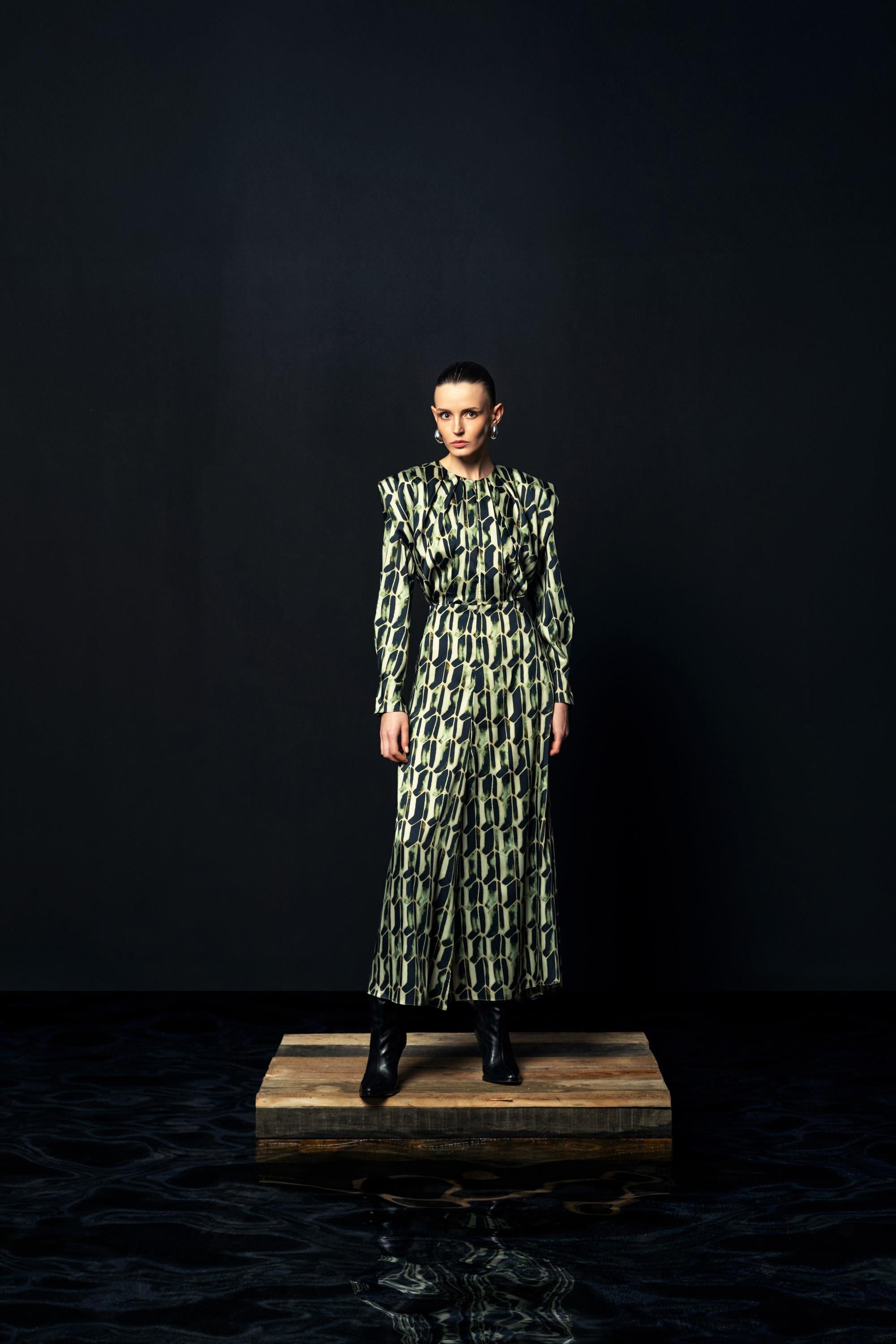 OMUZ DETAYLI DESENLİ ELBİSE 26W40874