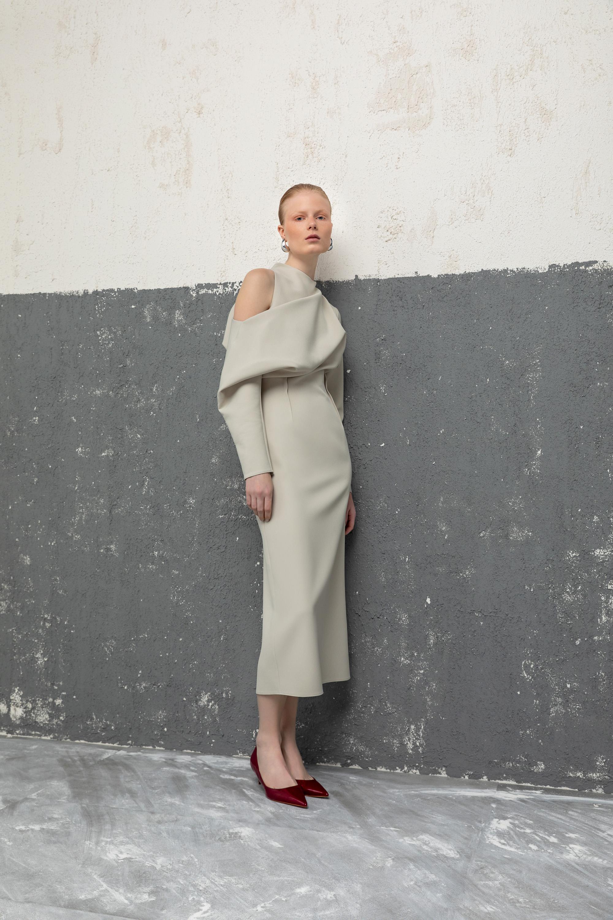 OMUZ DETAYLI DÜZ ELBİSE 26W40882