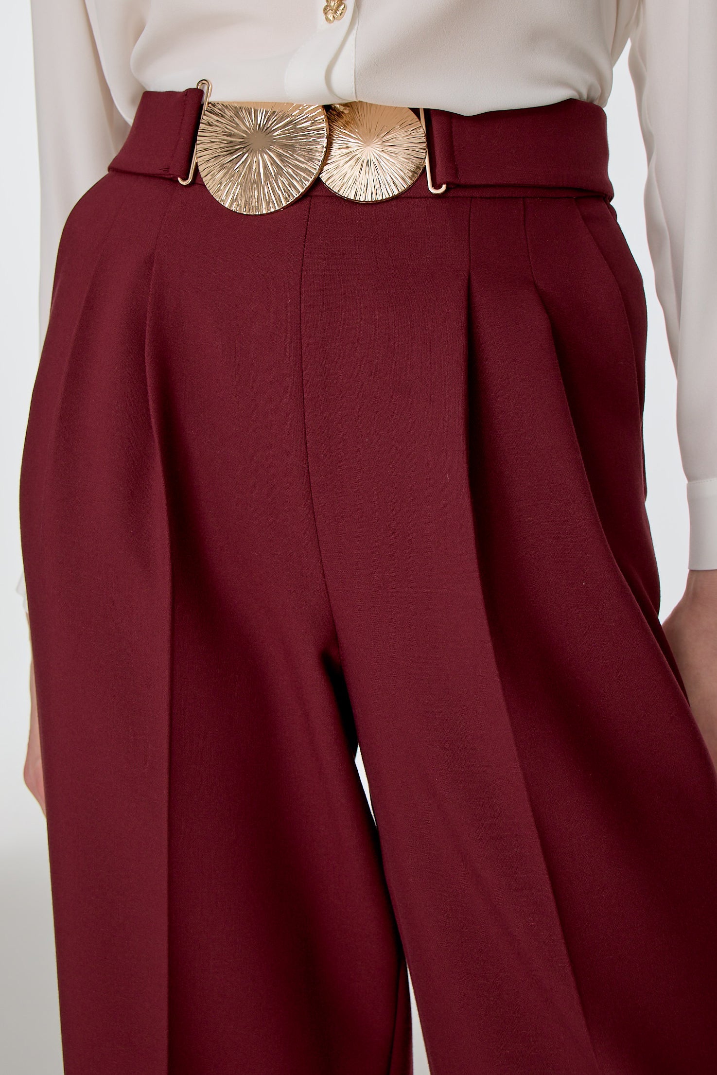 Kemer Detaylı Kısa Pantolon