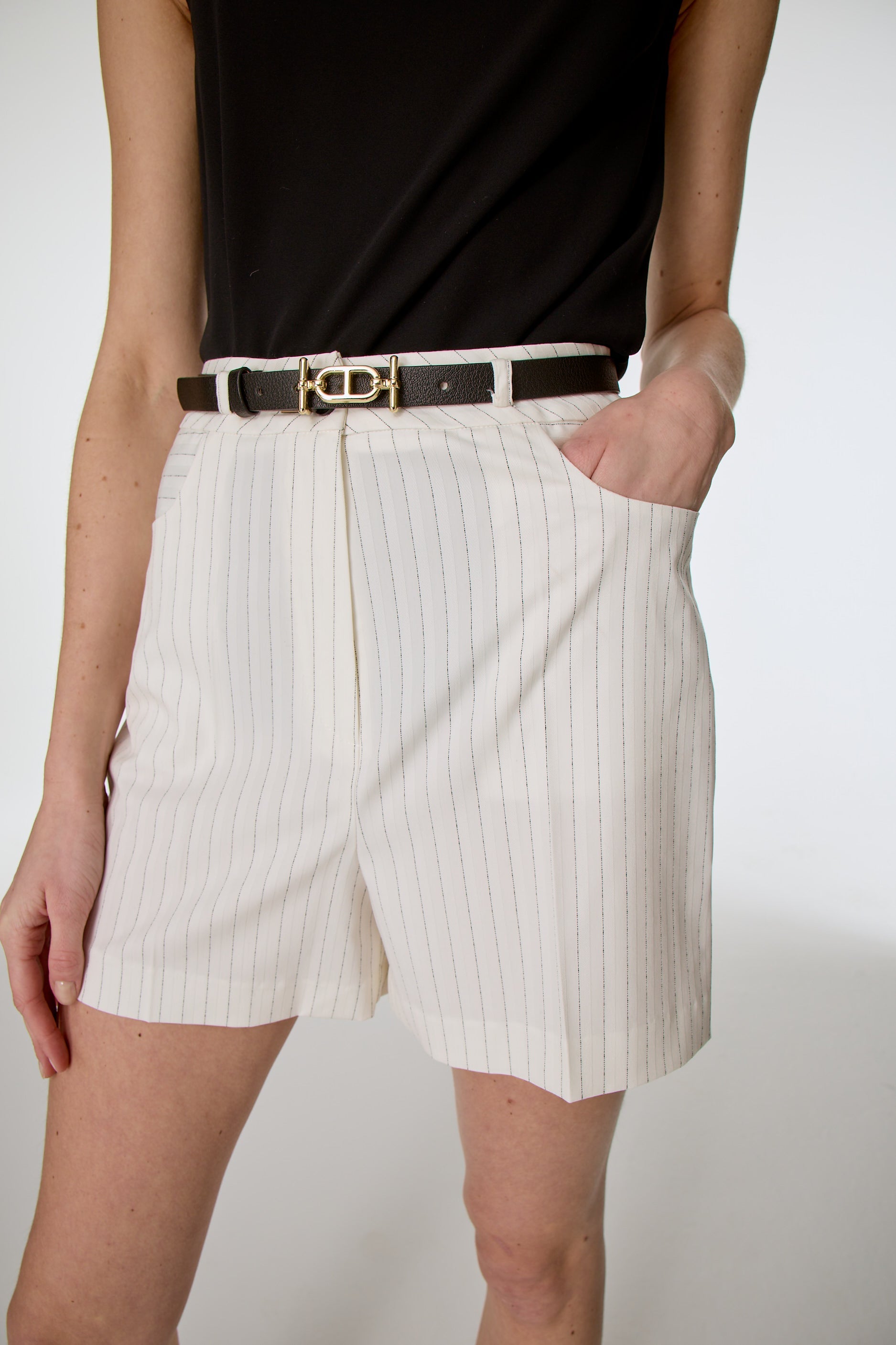 Çizgili Kemerli Şort