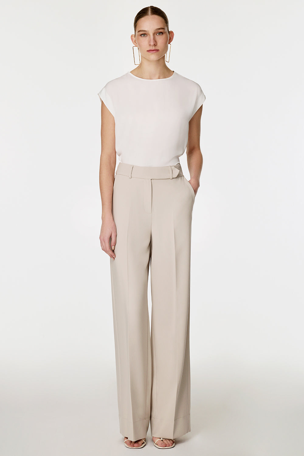 Arkası Lastikli Düz Paça Pantolon