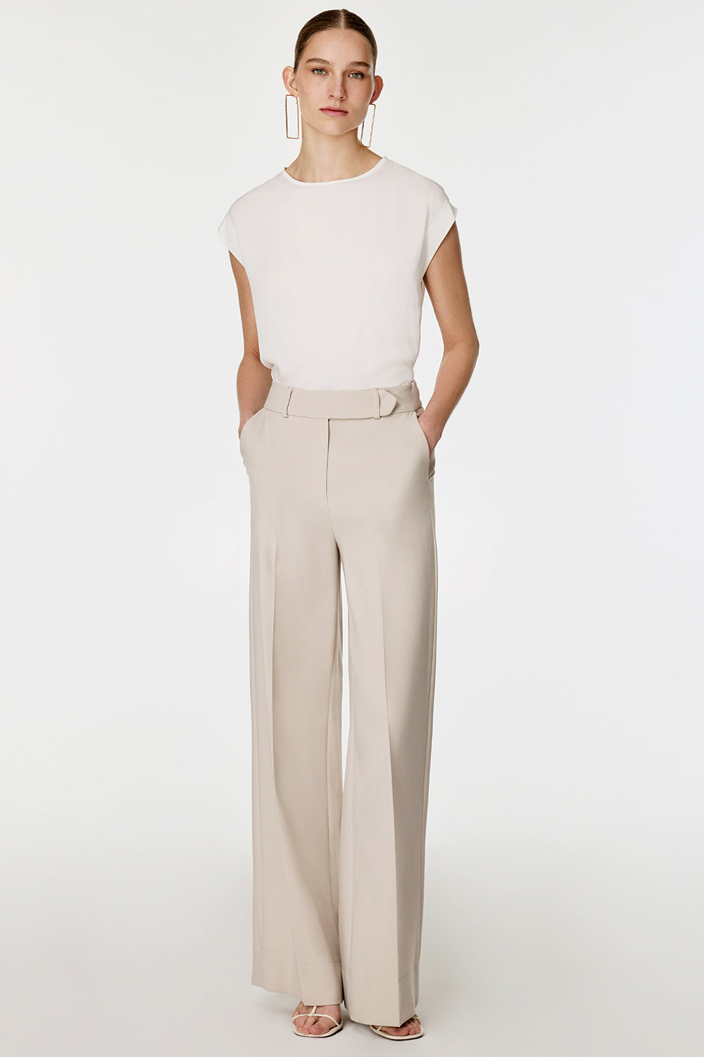 Arkası Lastikli Düz Paça Pantolon