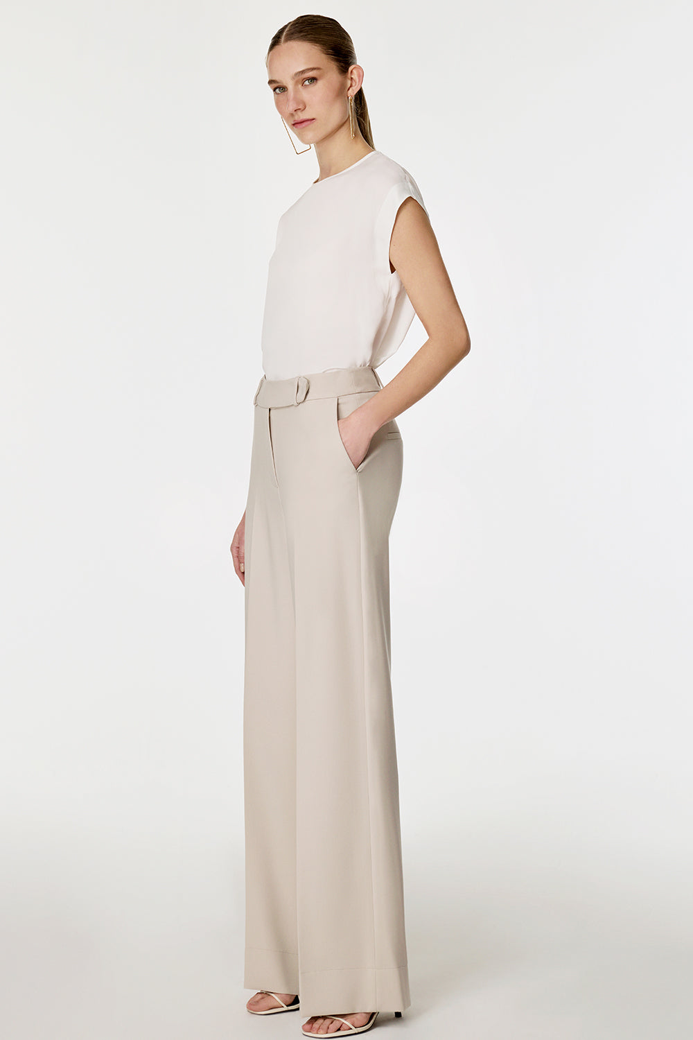 Arkası Lastikli Düz Paça Pantolon