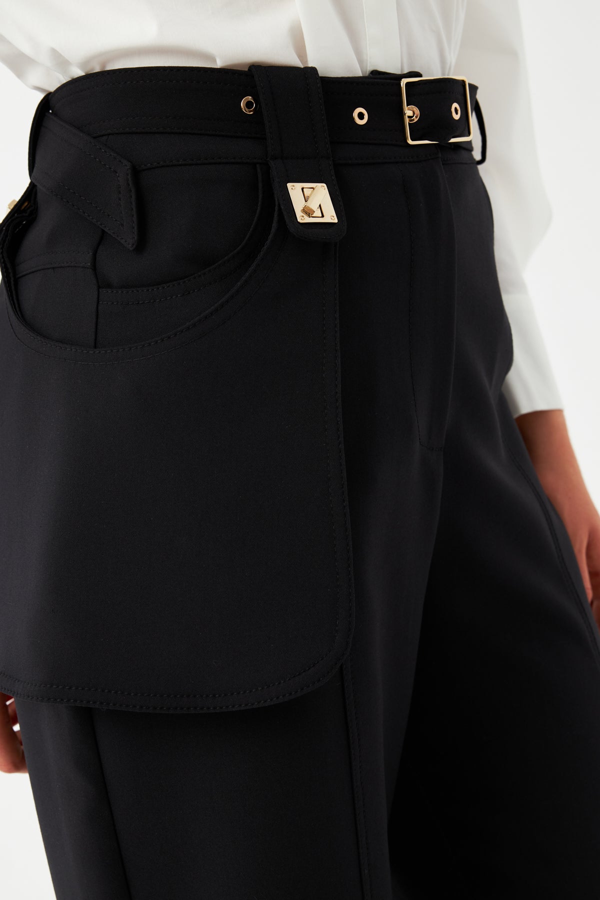 Kemerli Düz Paça Pantolon