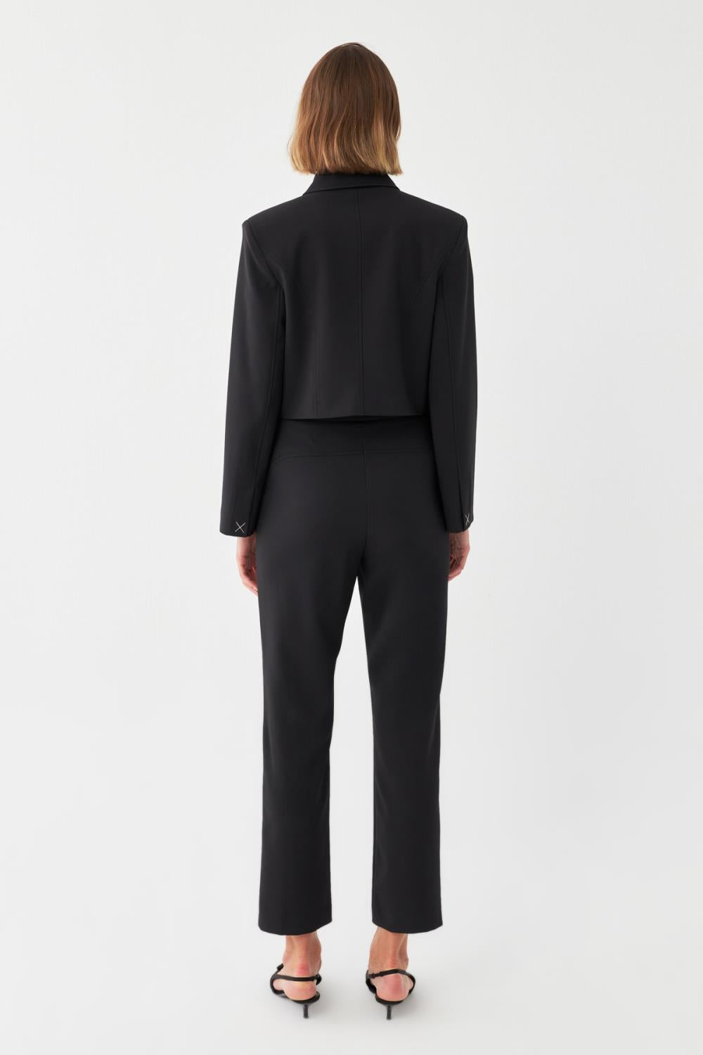 Süs Dikiş Detaylı Kısa Ceket Takım SİYAH