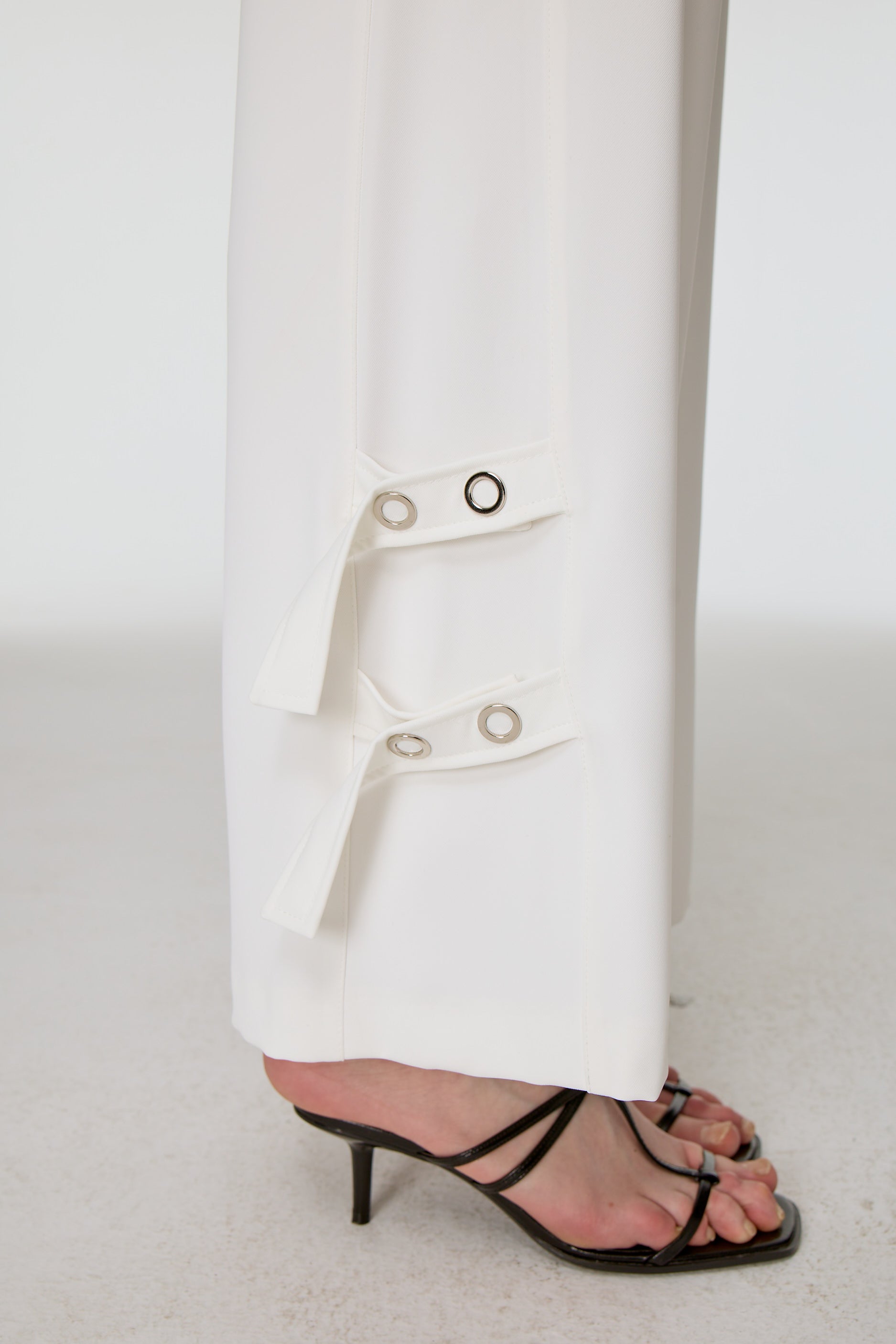 Çıtçıtlı Paça Detaylı Spor Takım