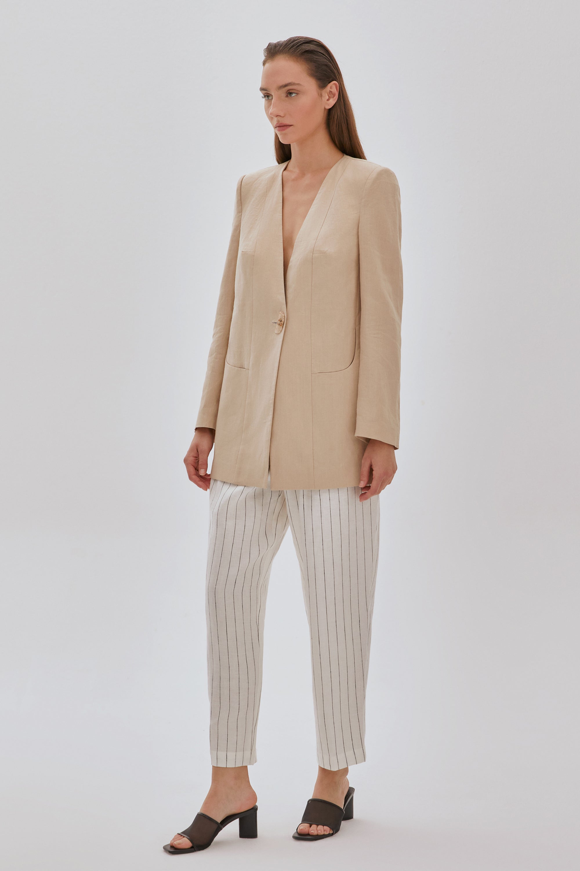 Tek Düğmeli Yakasız Keten Ceket Bej