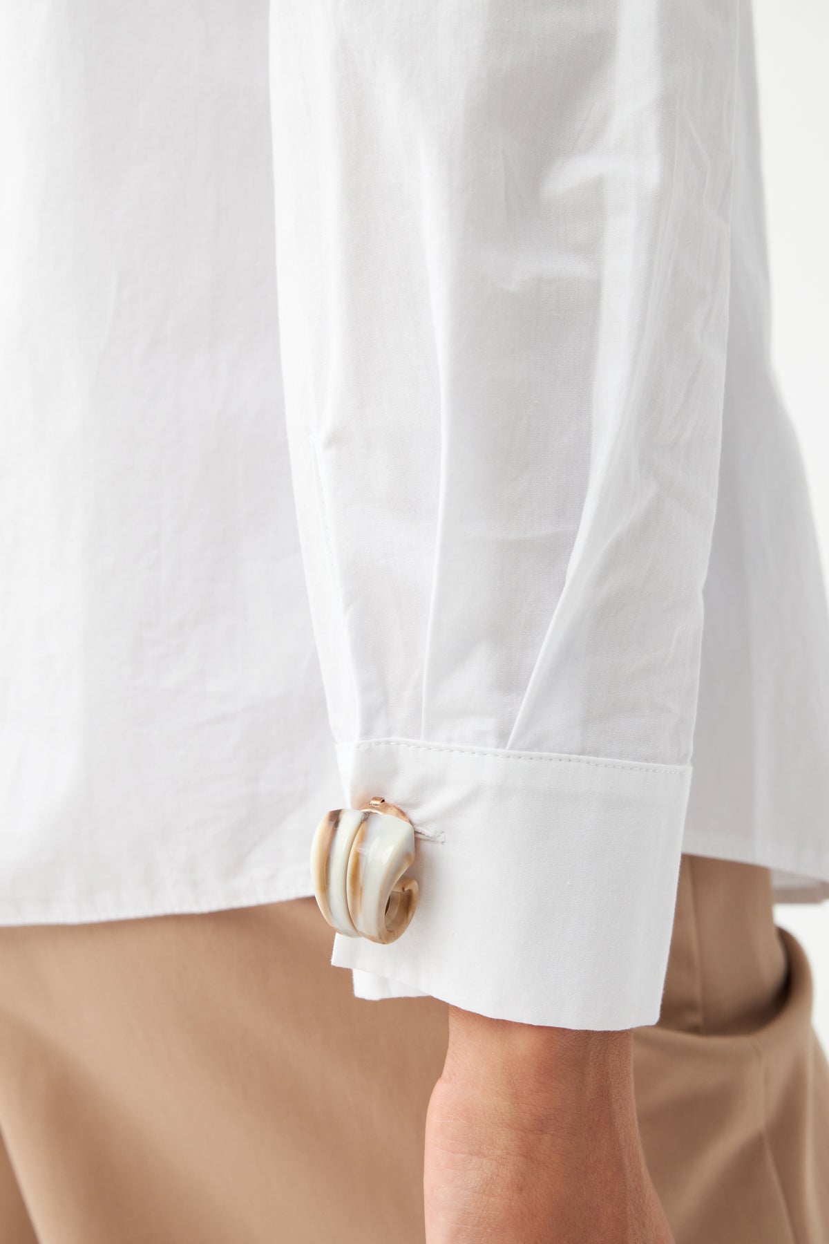 Yakası Düğme Detaylı Pamuk Gömlek BEYAZ