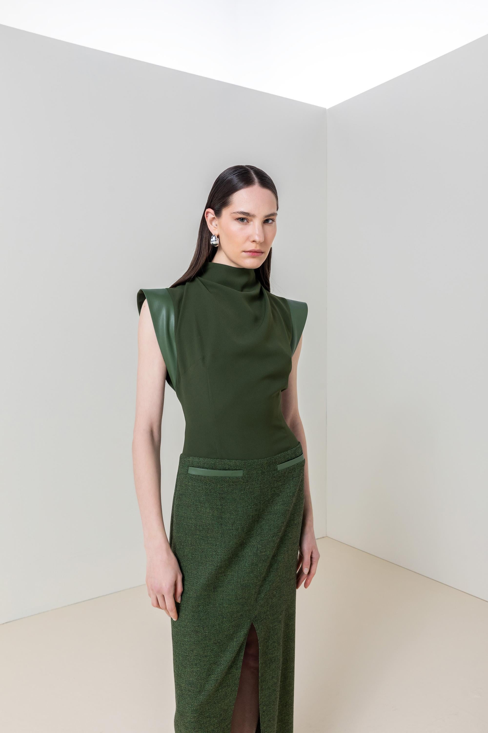 YÜKSEK YAKA DRAPELİ ELBİSE 26W40887