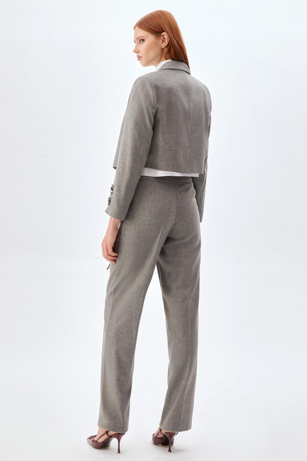 Crop Ceket ve Kemerli Pantolon Takım