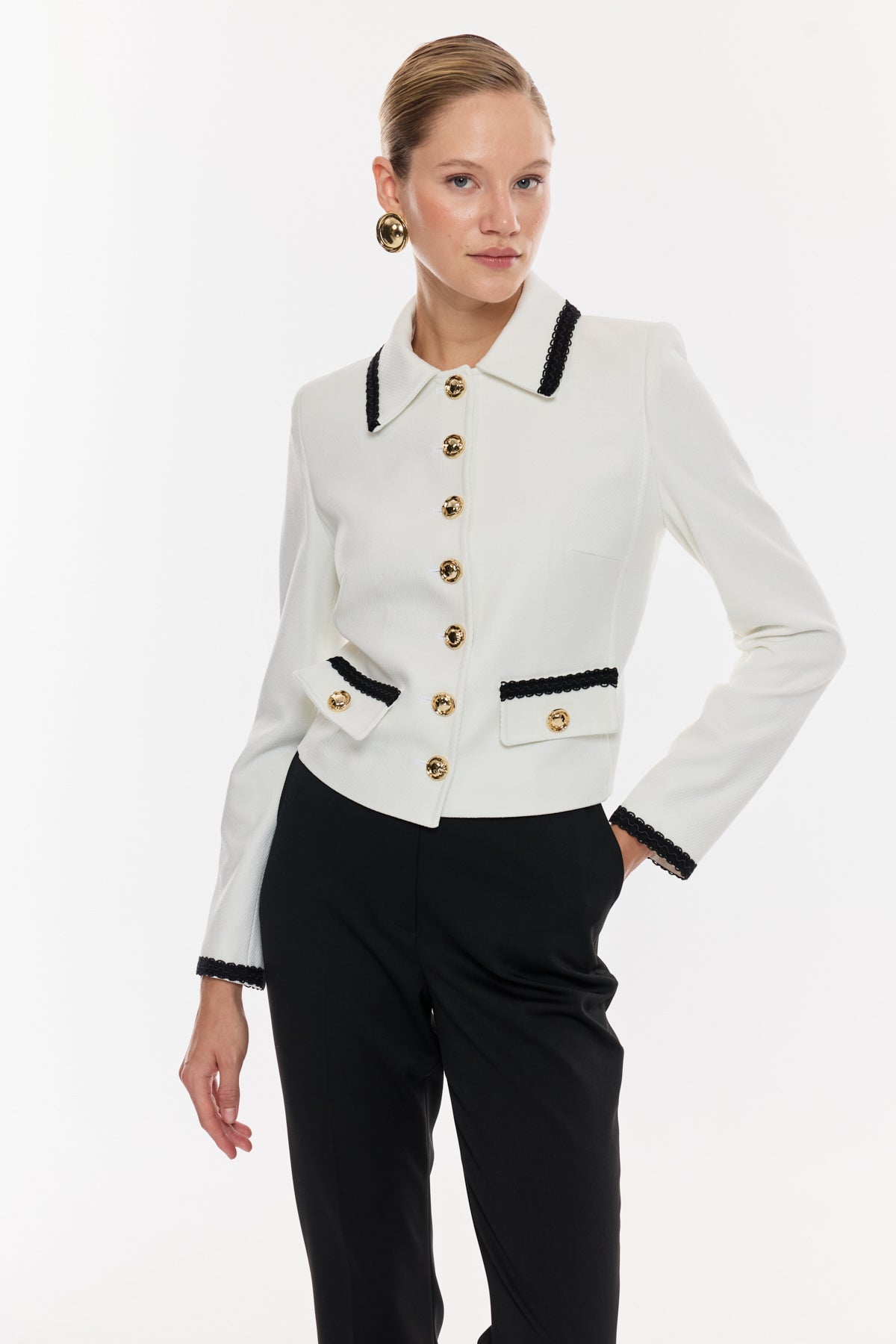 Zarif Düğme Detaylı Klasik Ceket