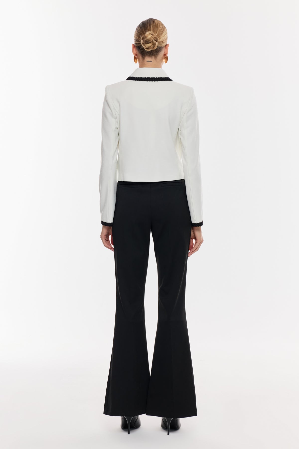 Zarif Düğme Detaylı Klasik Ceket