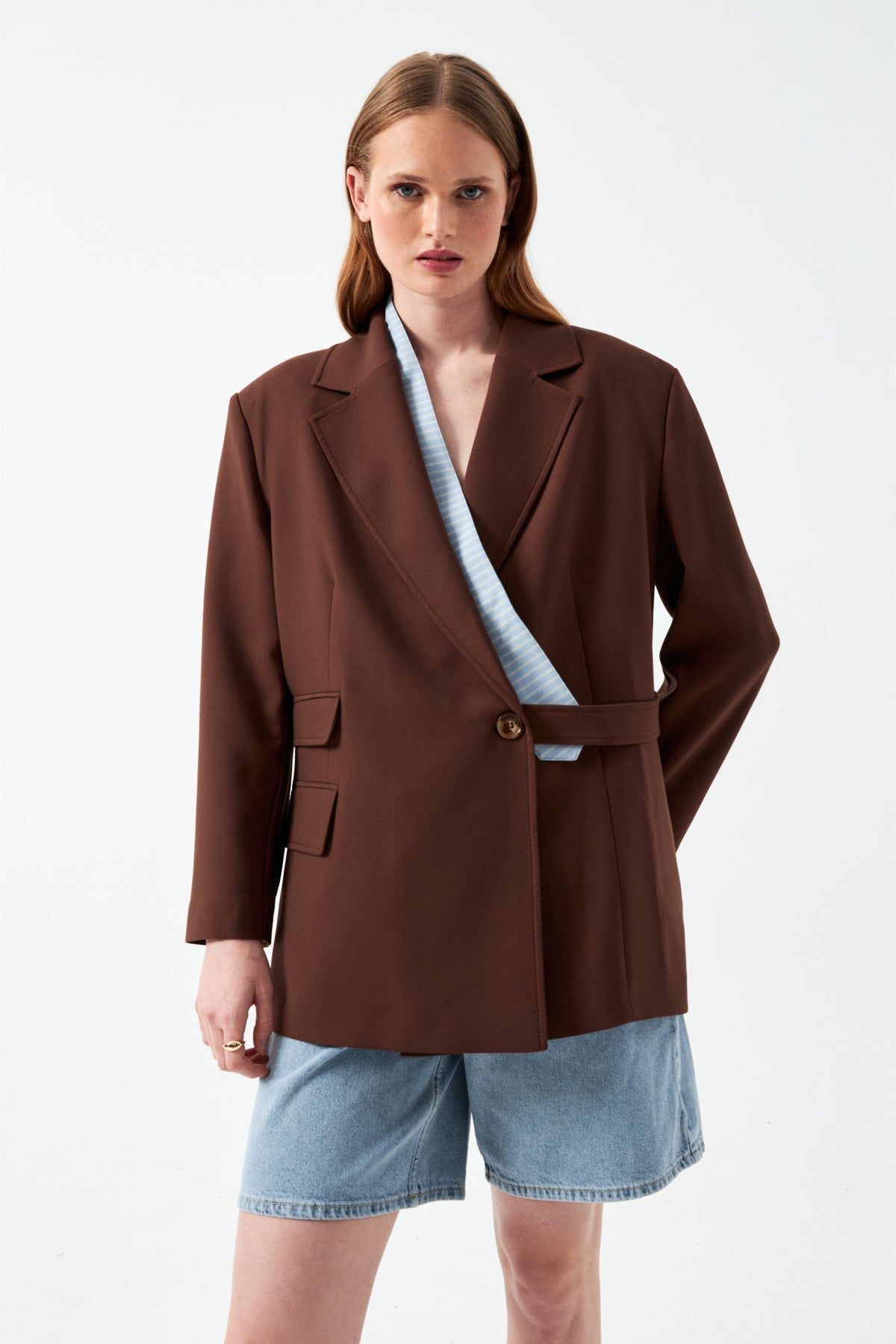 Kahverengi Kravat Detaylı Blazer Ceket