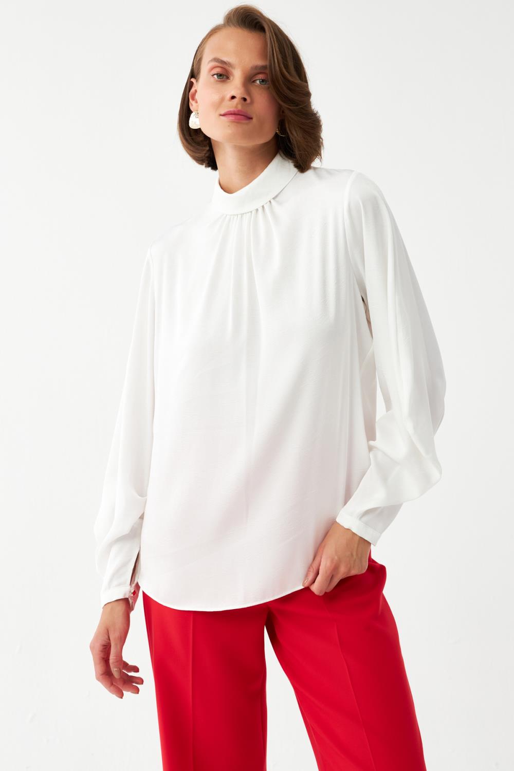 Saten Dokulu Ekru Bluz