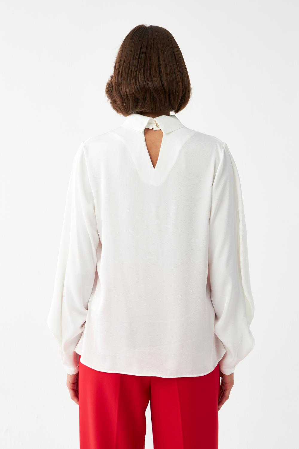 Saten Dokulu Ekru Bluz