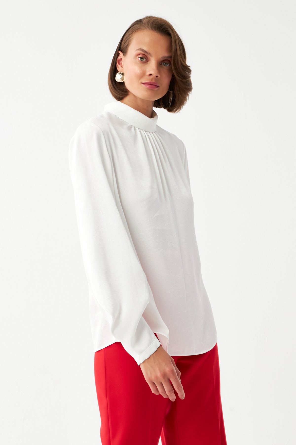 Saten Dokulu Ekru Bluz